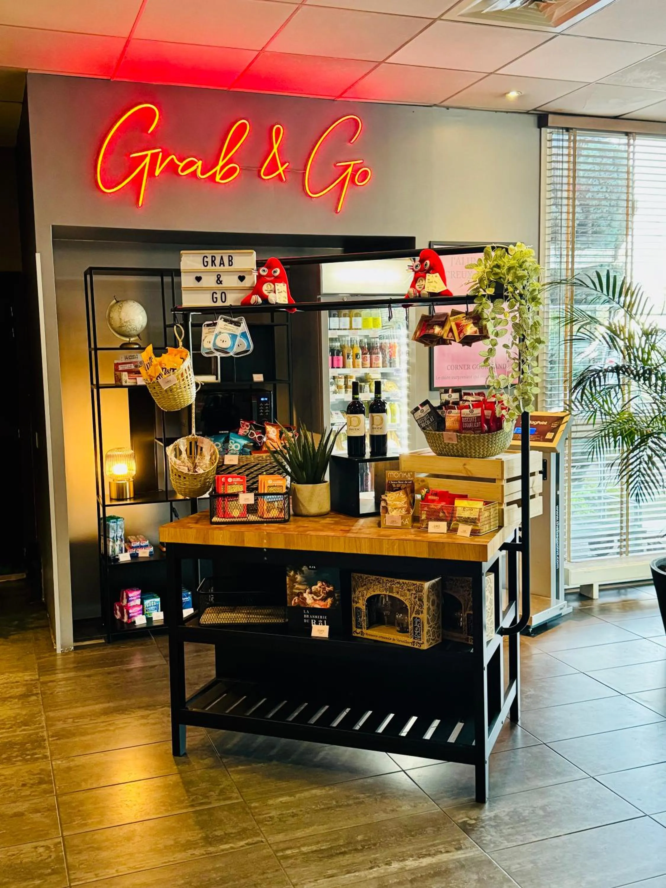 On-site shops in Best Western Plus Paris Orly Airport