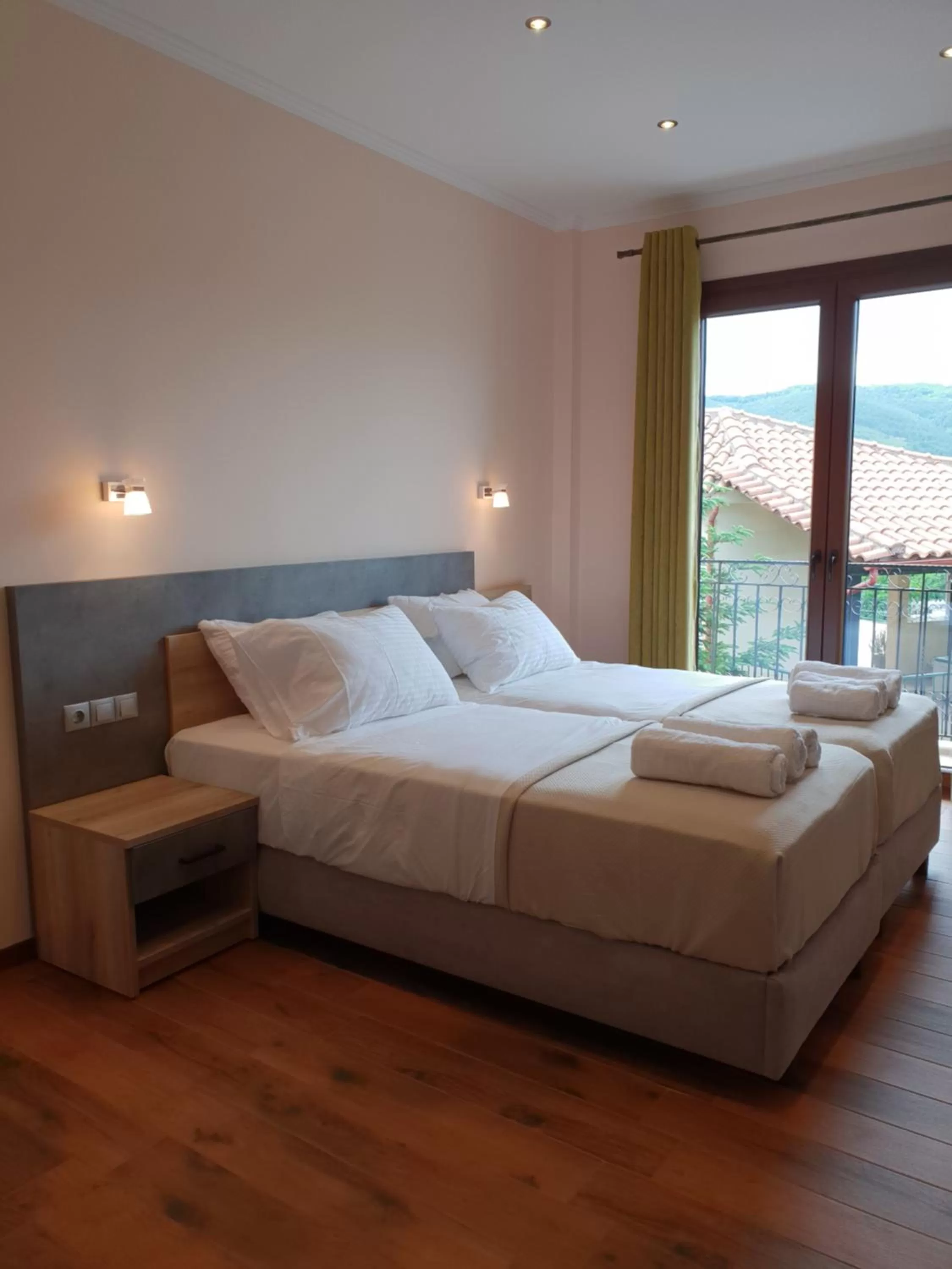 Photo of the whole room, Bed in Mondeus Inn Luxury