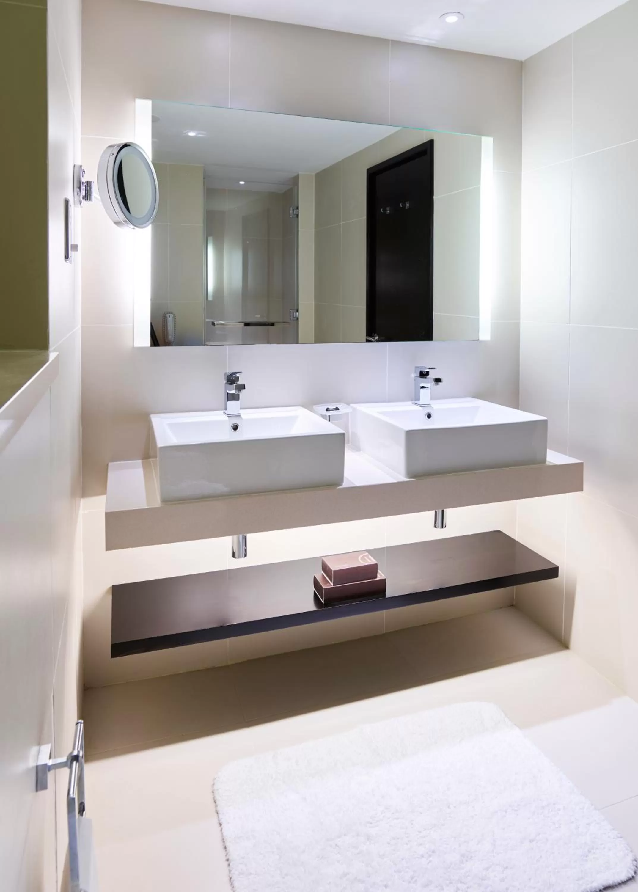 Bathroom, Bed in Pullman Dubai Creek City Centre