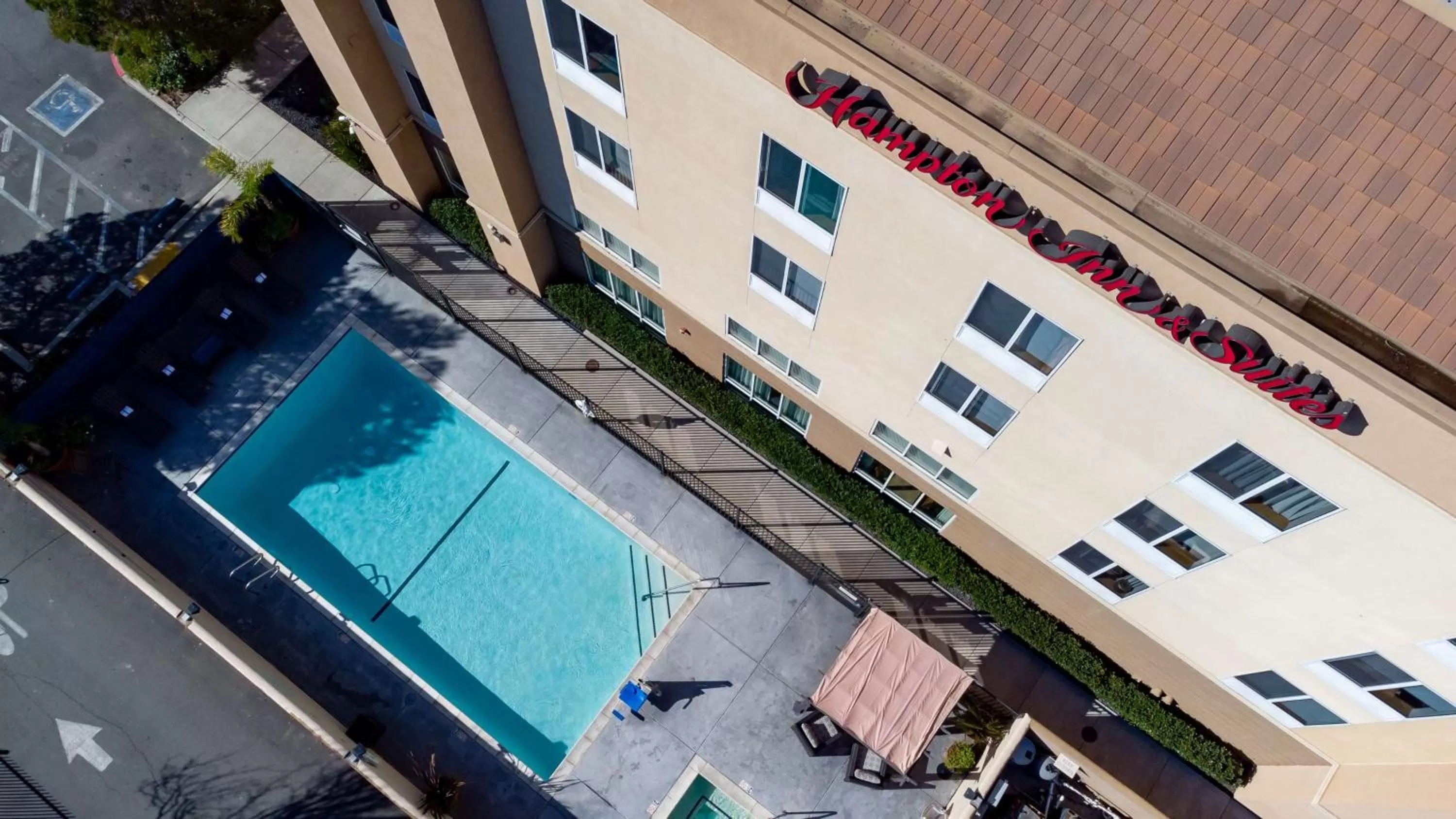 Pool view in Hampton Inn & Suites Pittsburg