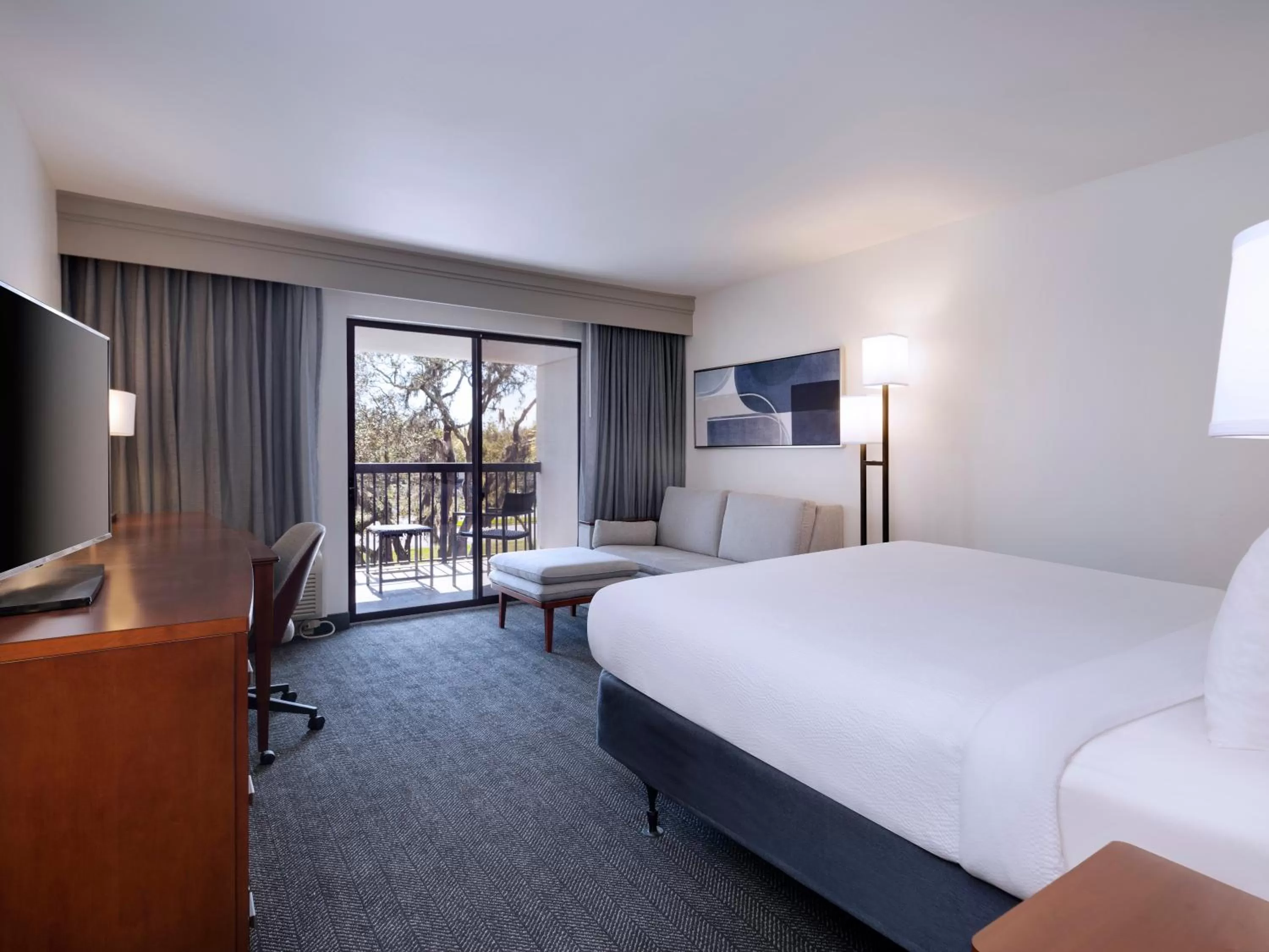 Guests, Bed in Courtyard Tampa North / I-75 Fletcher