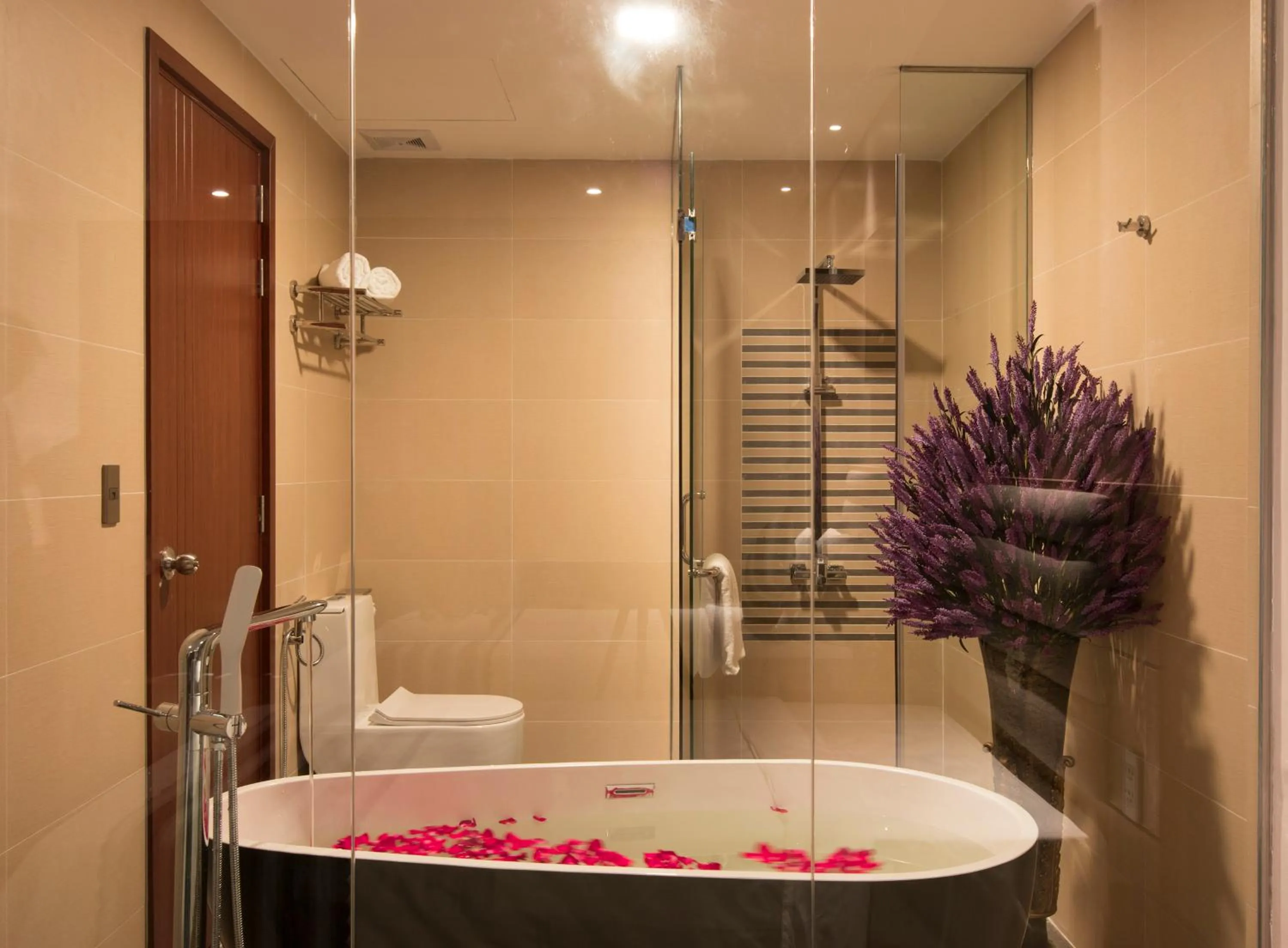 Bath in Aiden Saigon Hotel