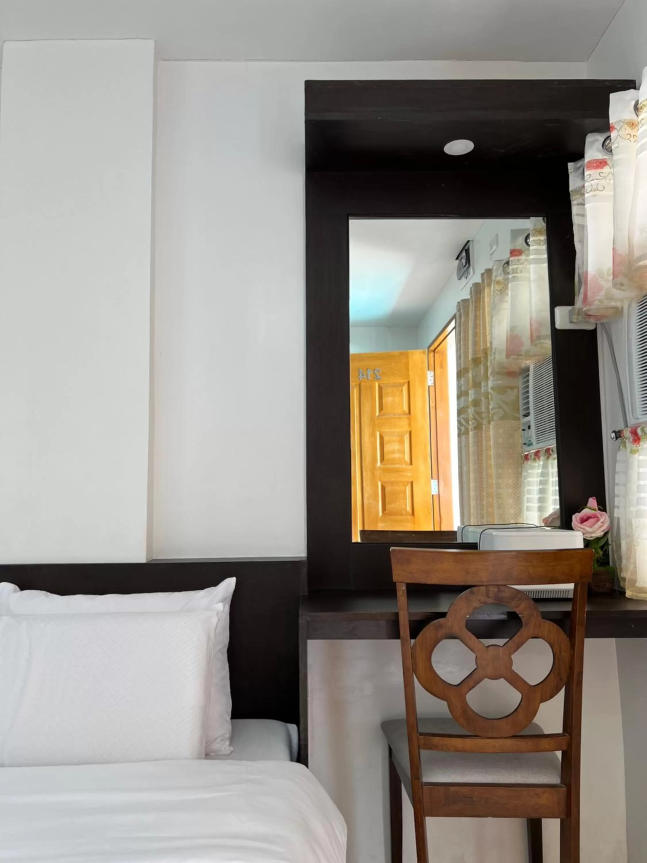 Seating area, Bed in Ging-Ging Hotel And Resort