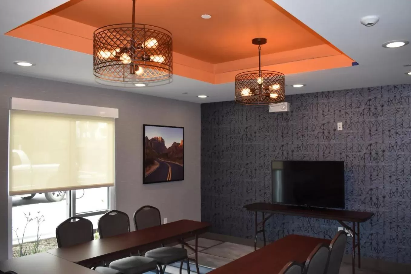 Meeting/conference room in La Quinta Inn & Suites by Wyndham San Bernardino