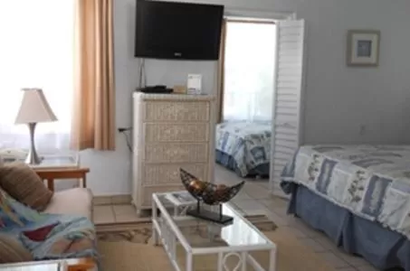 Bed, TV/Entertainment Center in Queens Gate Resort