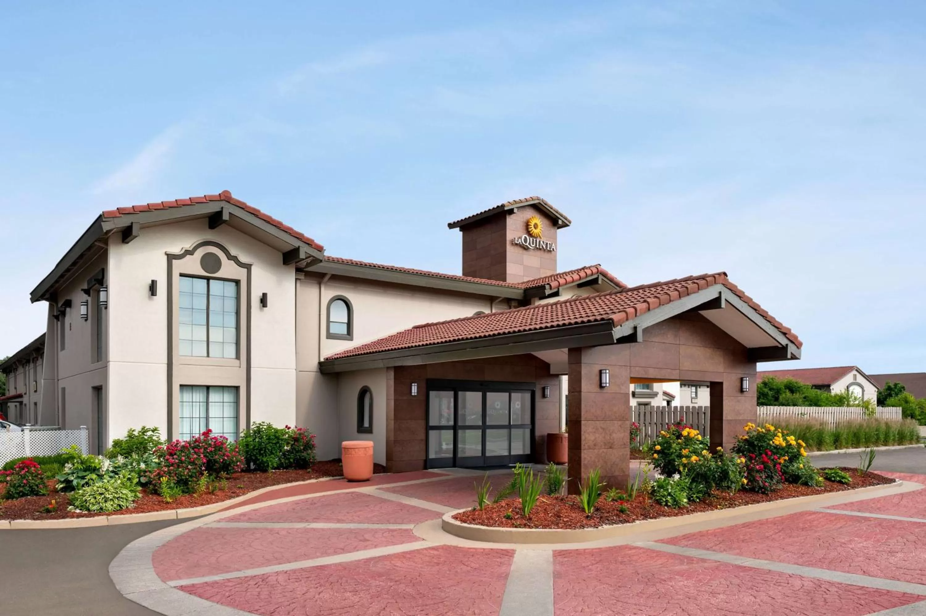 Property building in La Quinta Inn by Wyndham Columbus Airport Area