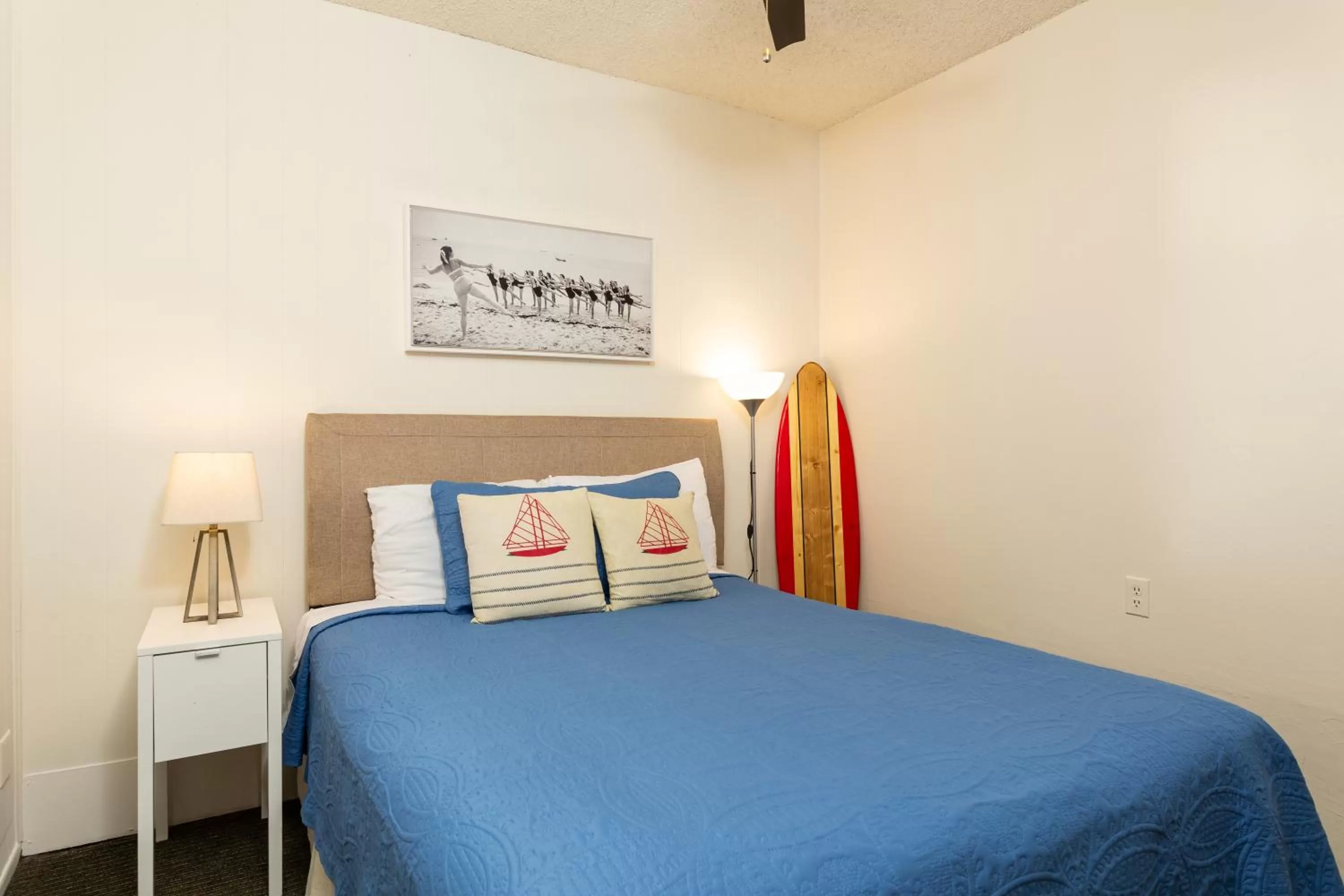 Bed in The Sea View Inn At The Beach