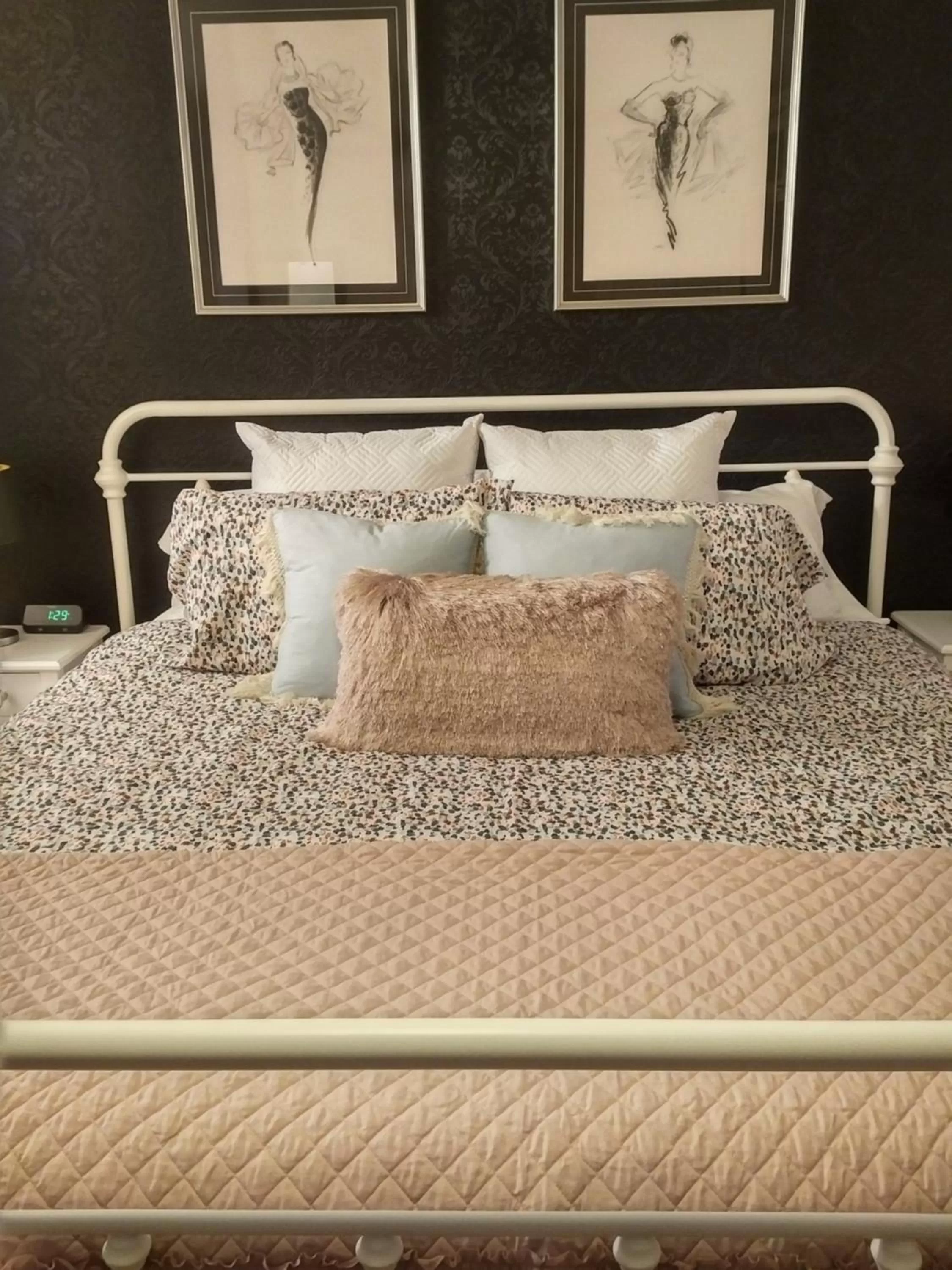 Decorative detail, Bed in Georges on York B&B