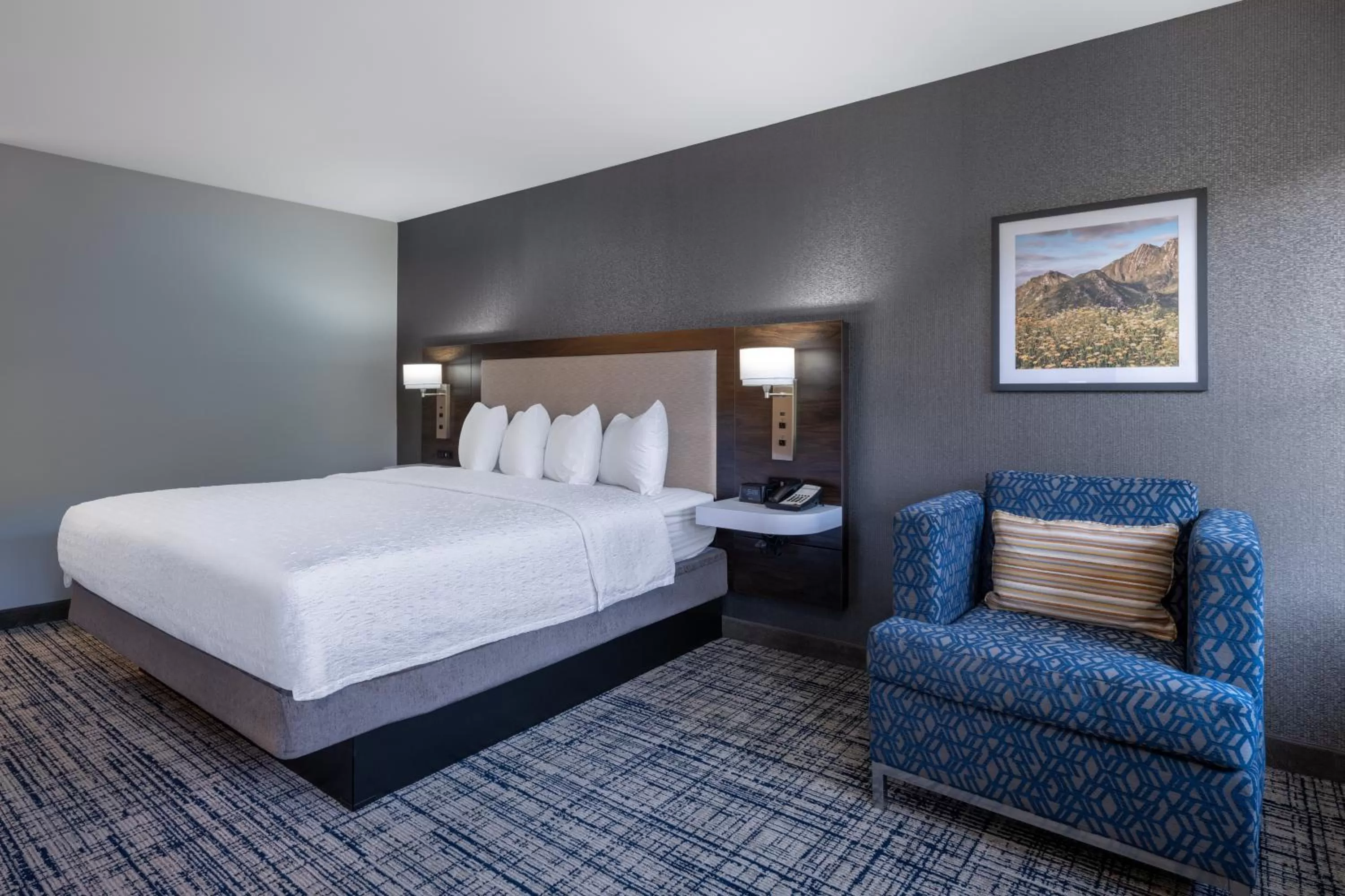 Bed in Hampton Inn & Suites Agoura Hills