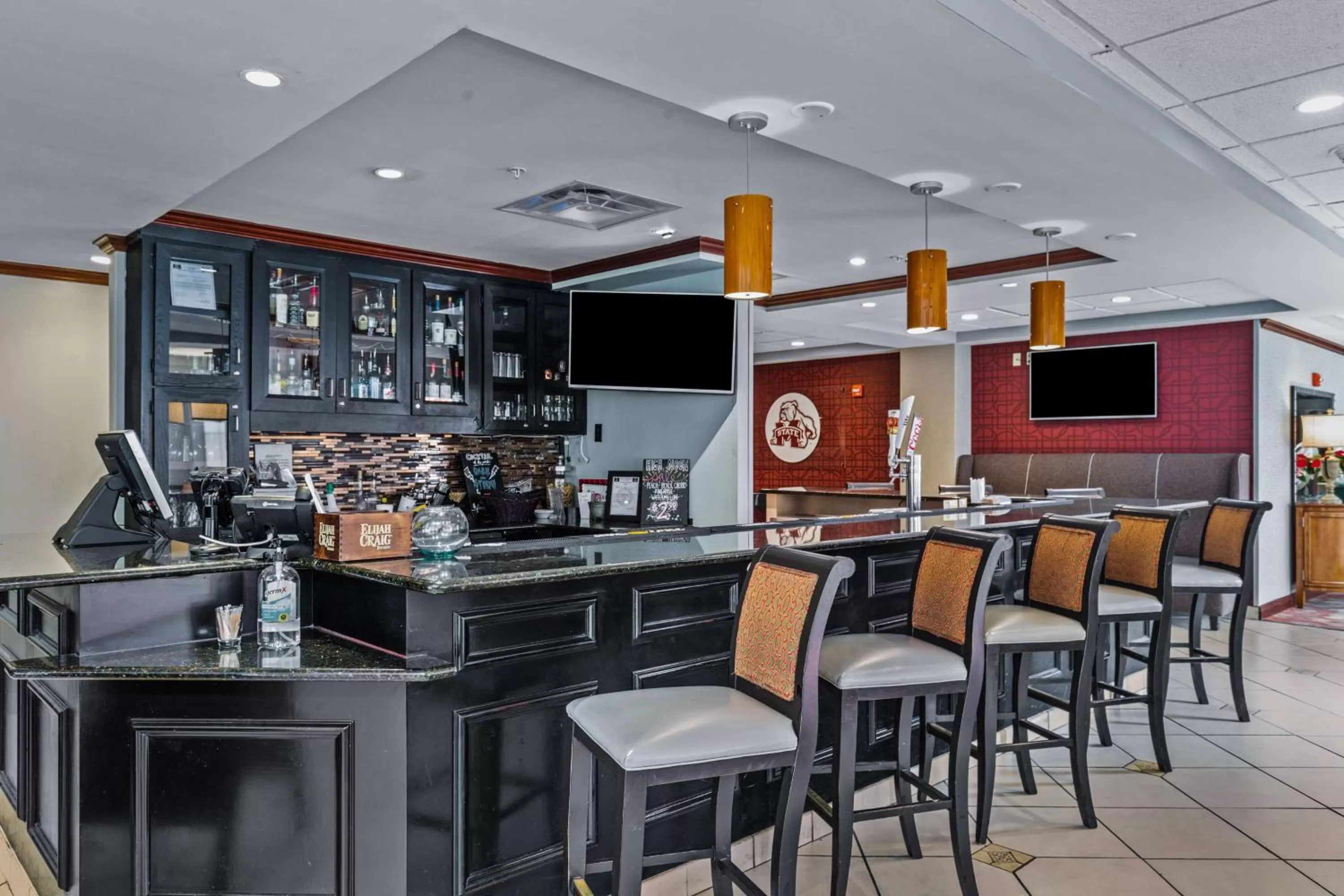 Lounge or bar in Hilton Garden Inn Starkville