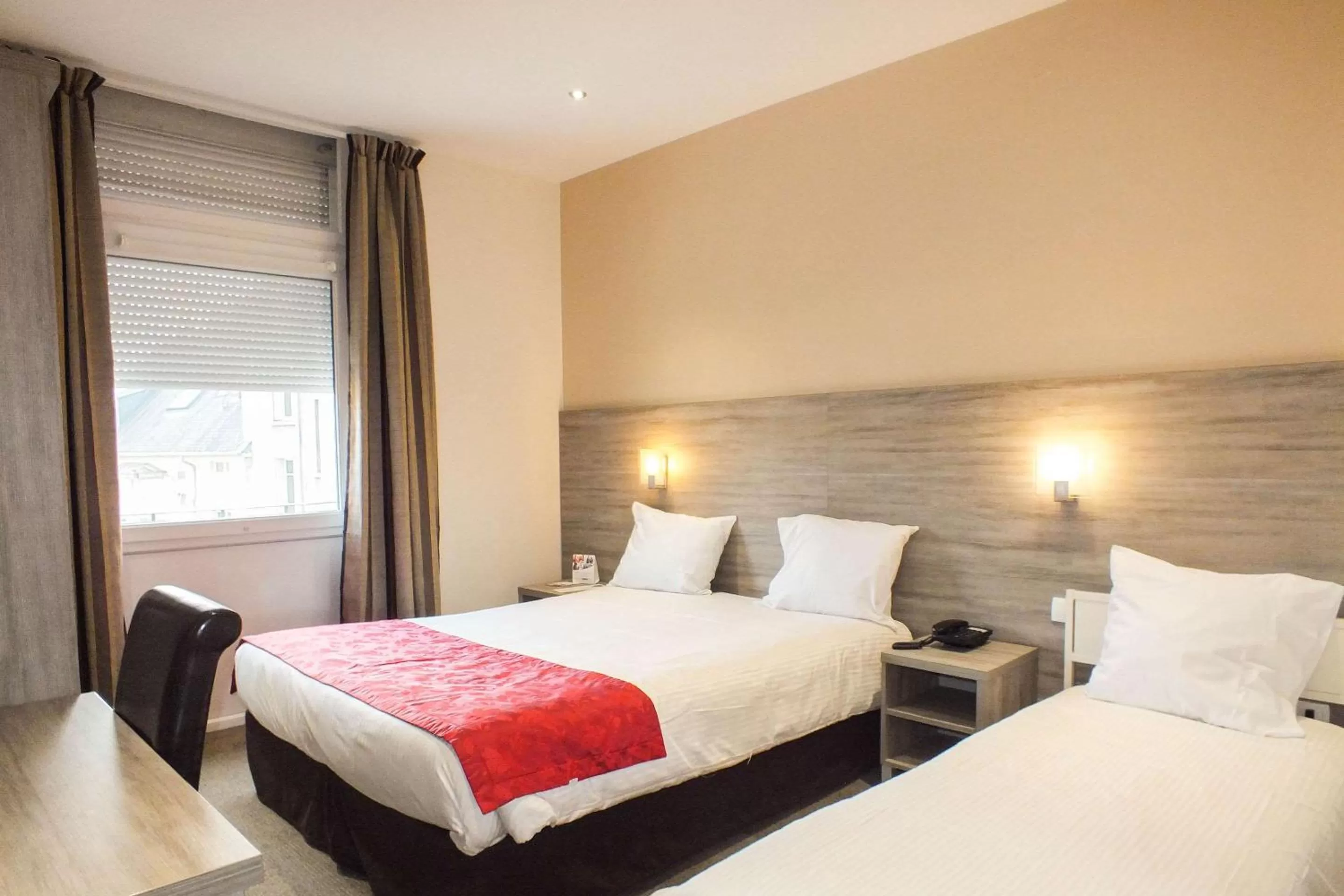 Photo of the whole room, Bed in Hotel Cecil Metz Gare