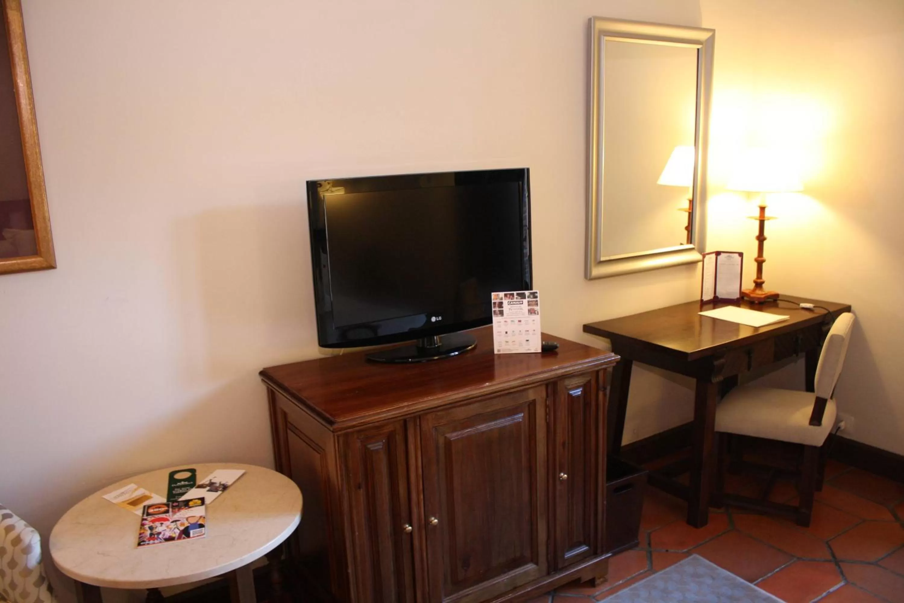 TV and multimedia in Parador de Ávila