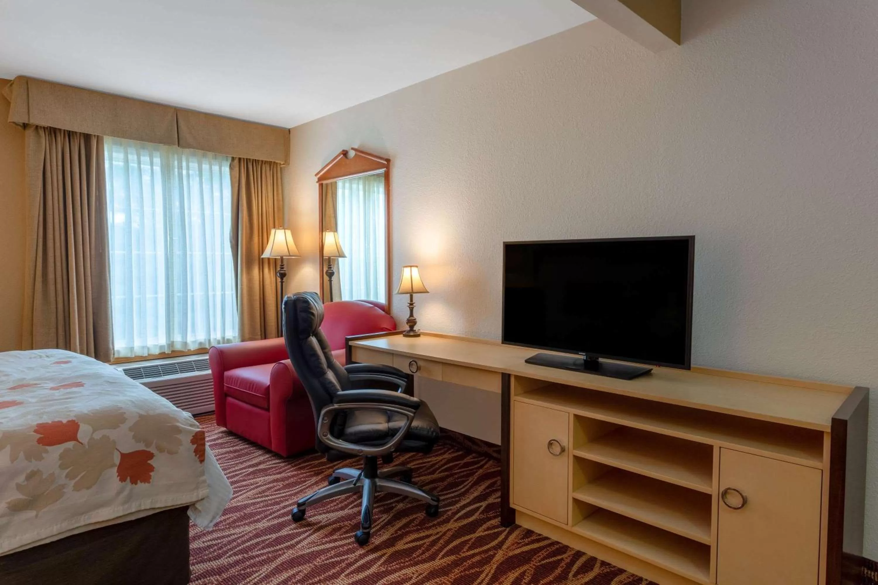 Photo of the whole room, Bed in Hawthorn Suites by Wyndham Allentown-Fogelsville