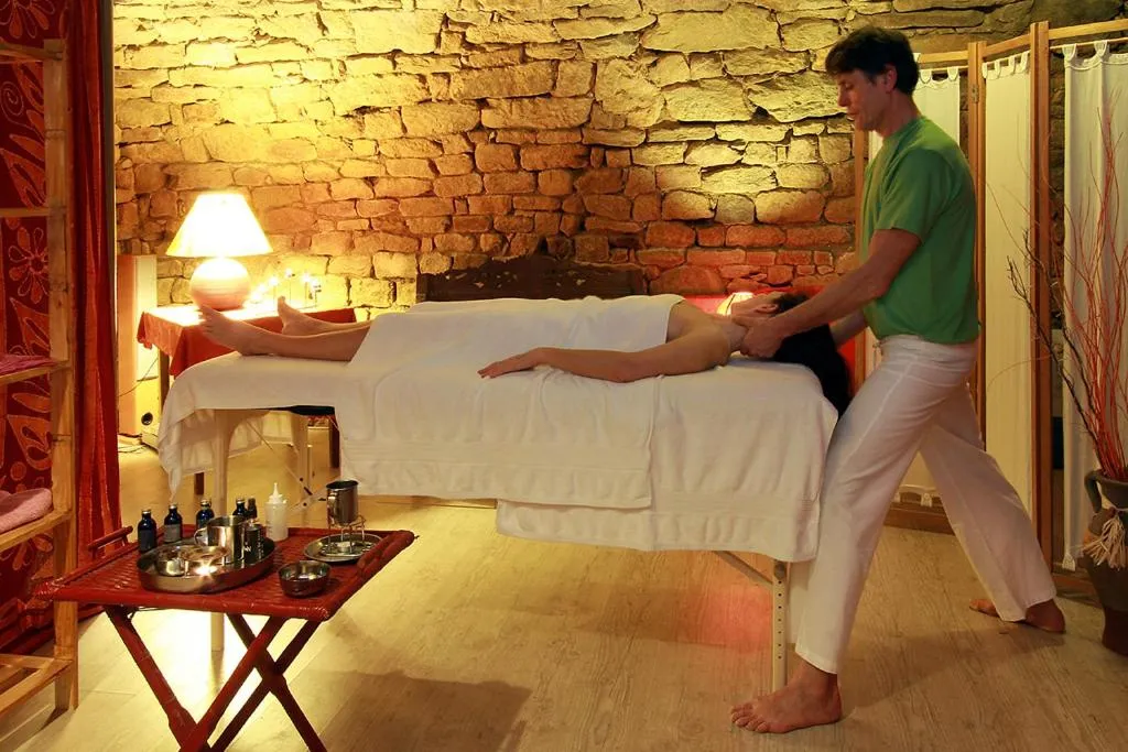 People in Manoir des Indes, The Originals Relais