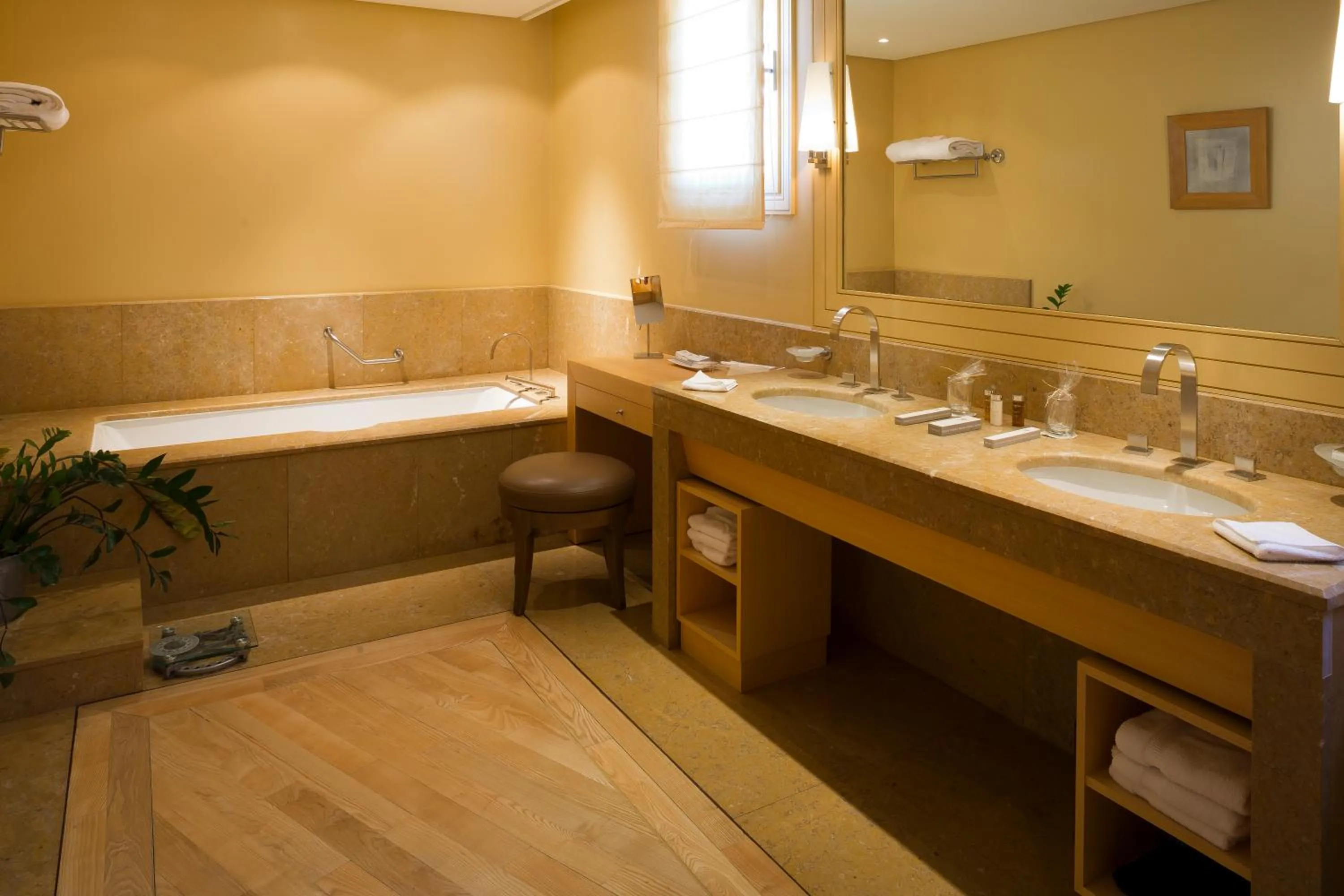 Bathroom in Bastide Saint Antoine - Relais & Châteaux