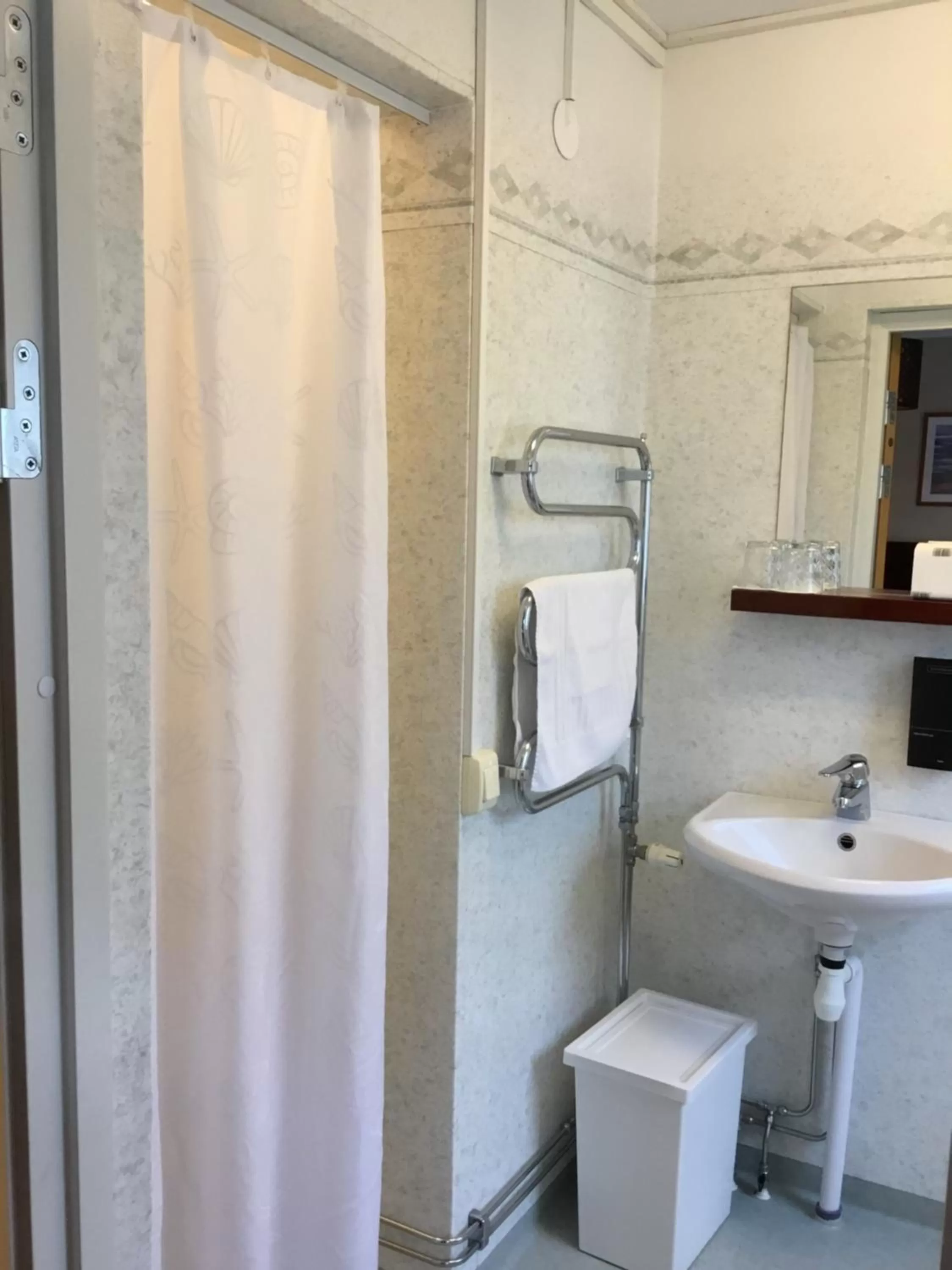 Shower in Dagsholm Hotell