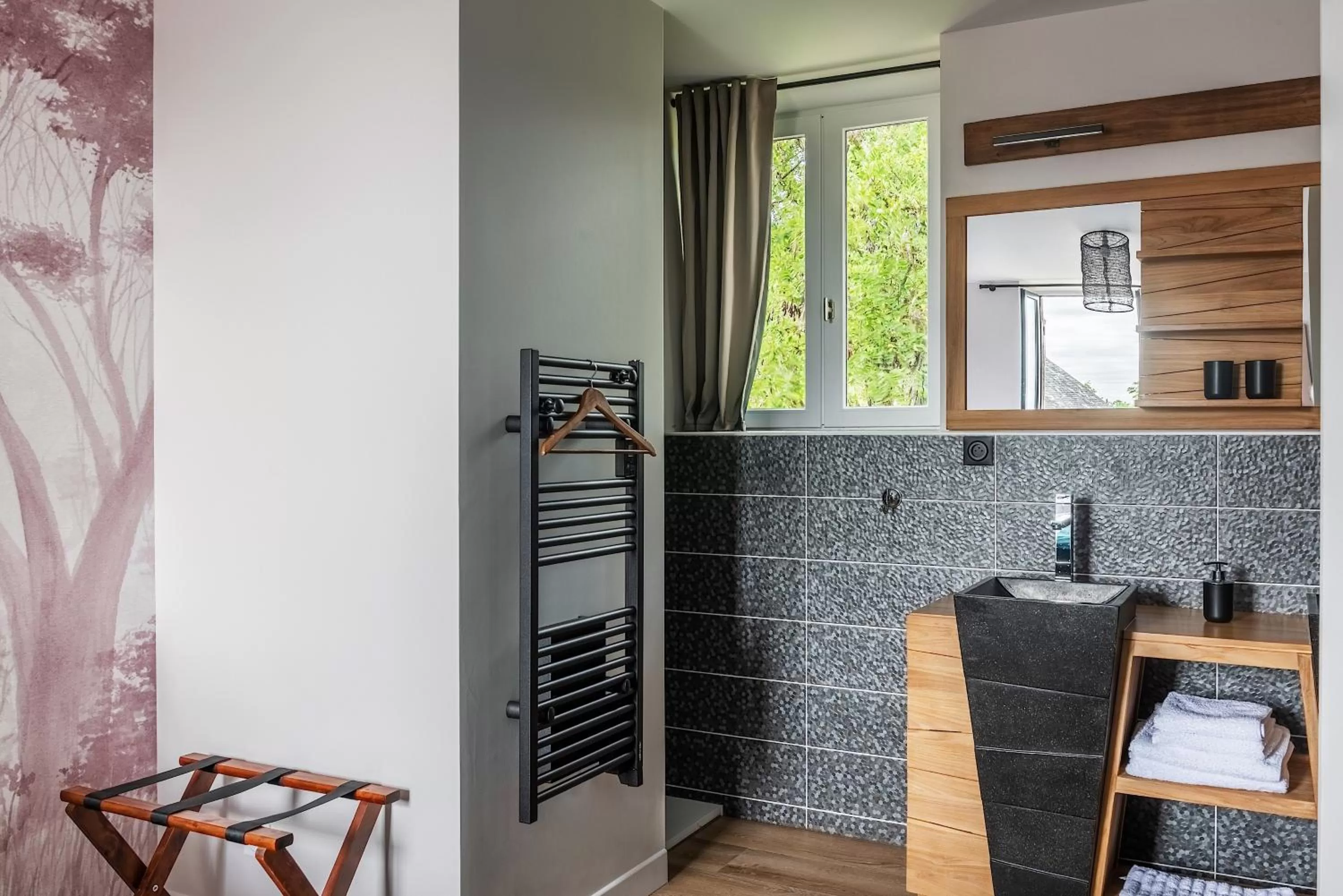 Bathroom, Kitchen/Kitchenette in Une escale en Berry