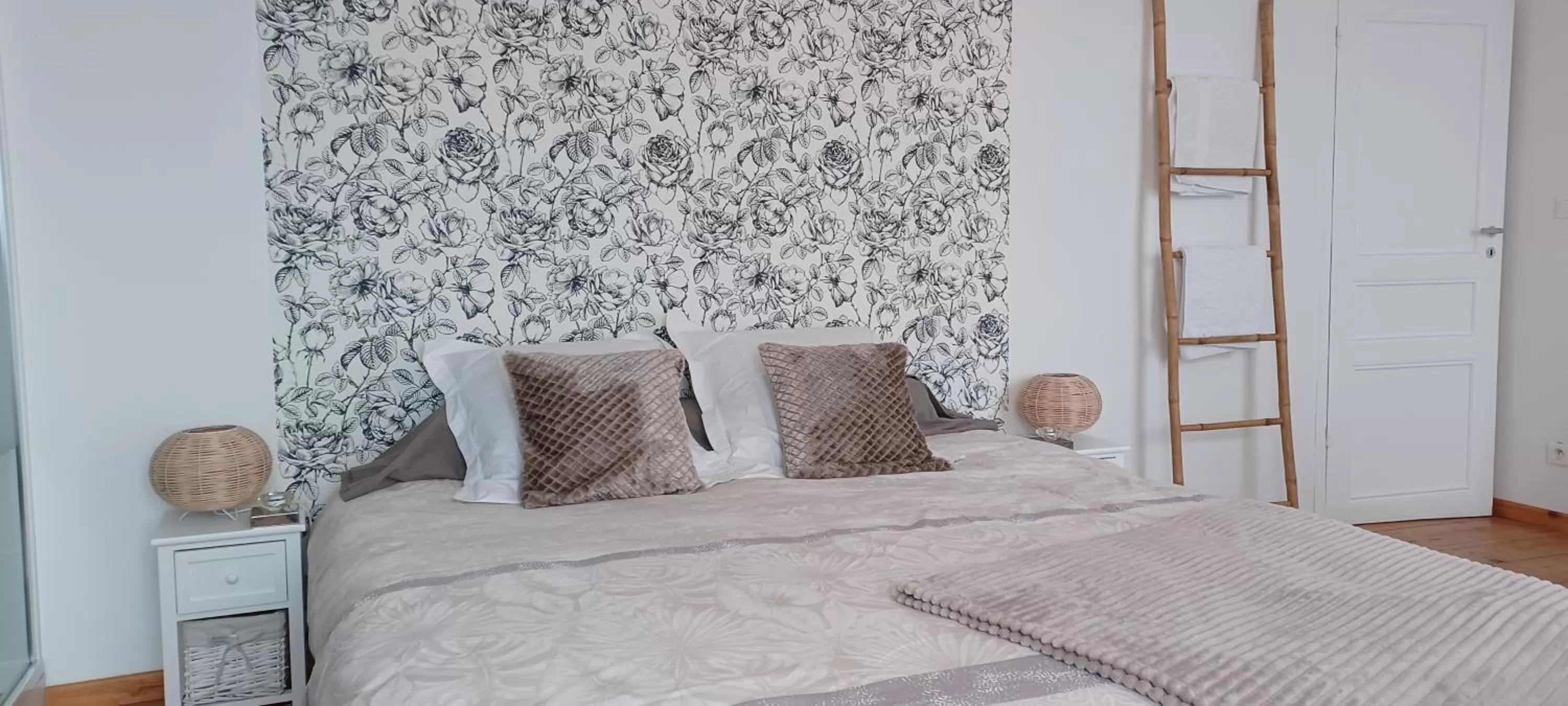 Bed in La Carte Postale