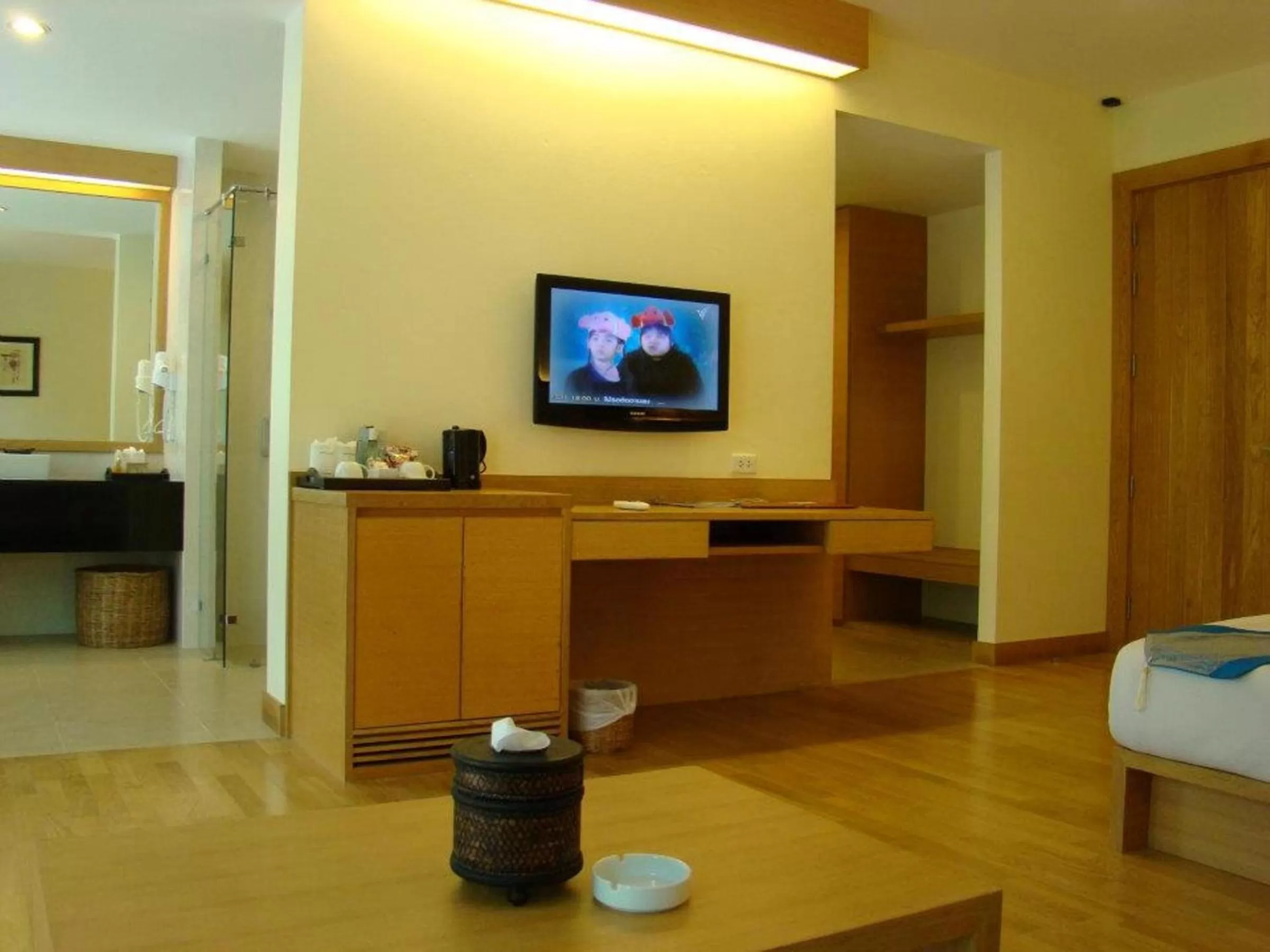 TV and multimedia, Bed in Chang Buri Resort & Koh Chang Hillside