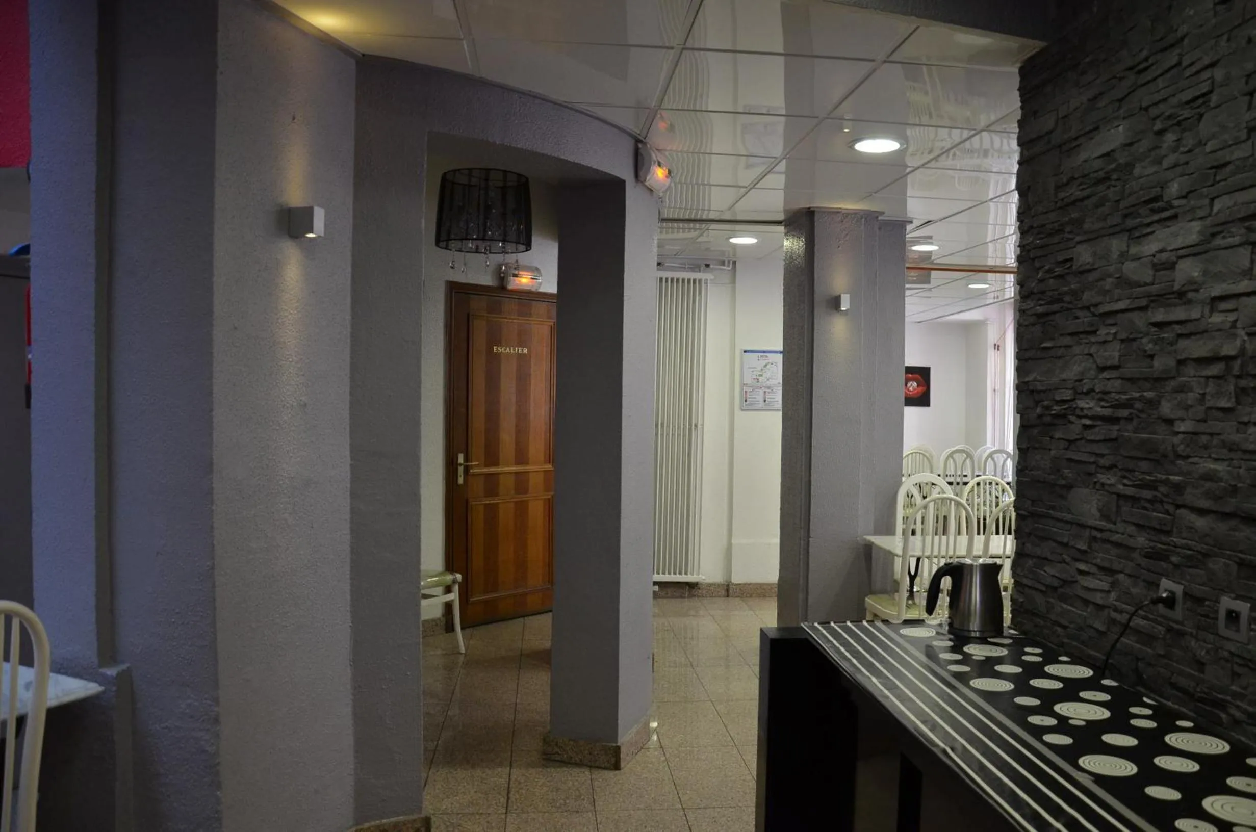 Restaurant/places to eat in Grand Hotel Nouvel Opera