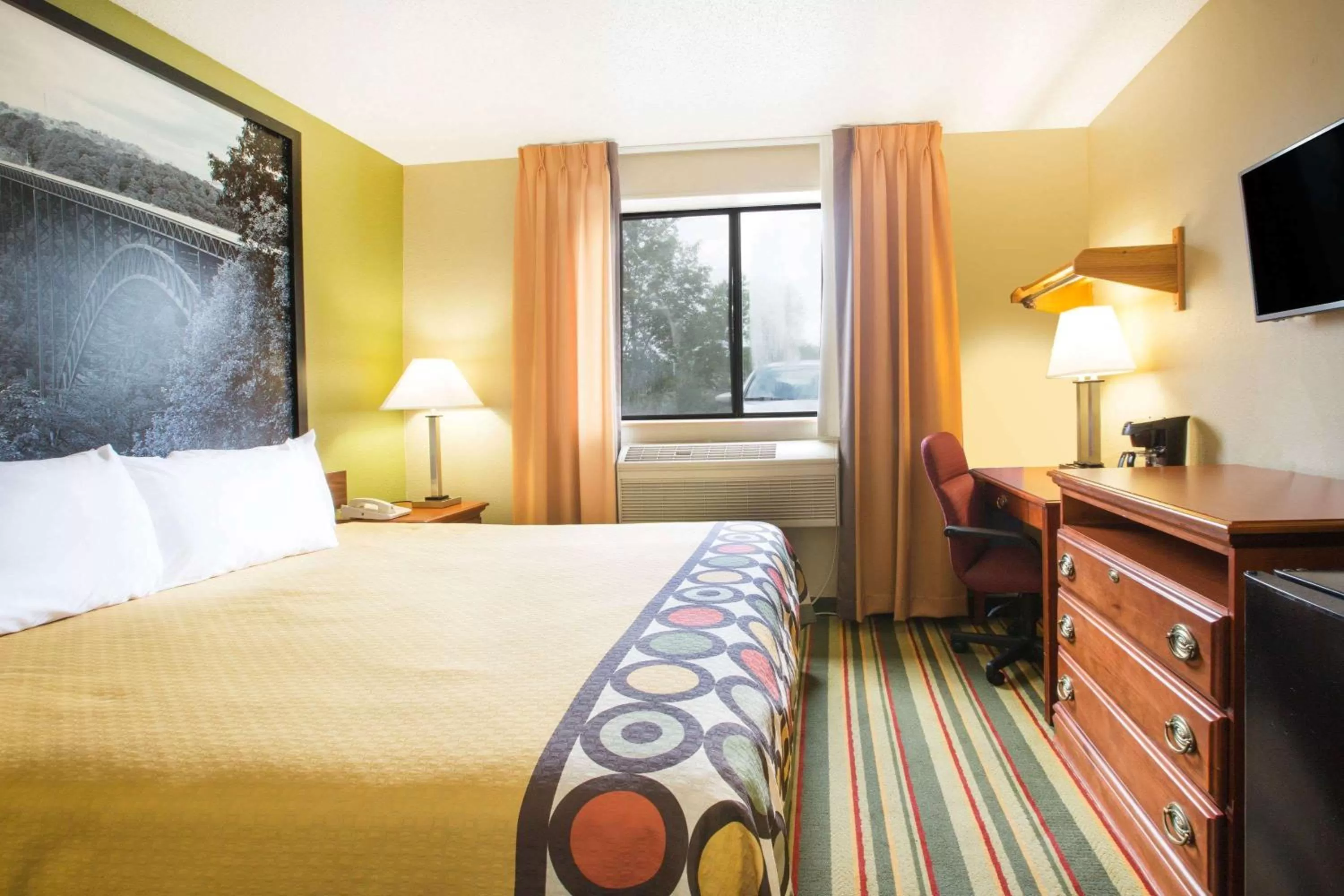 Photo of the whole room in Super 8 by Wyndham Beckley