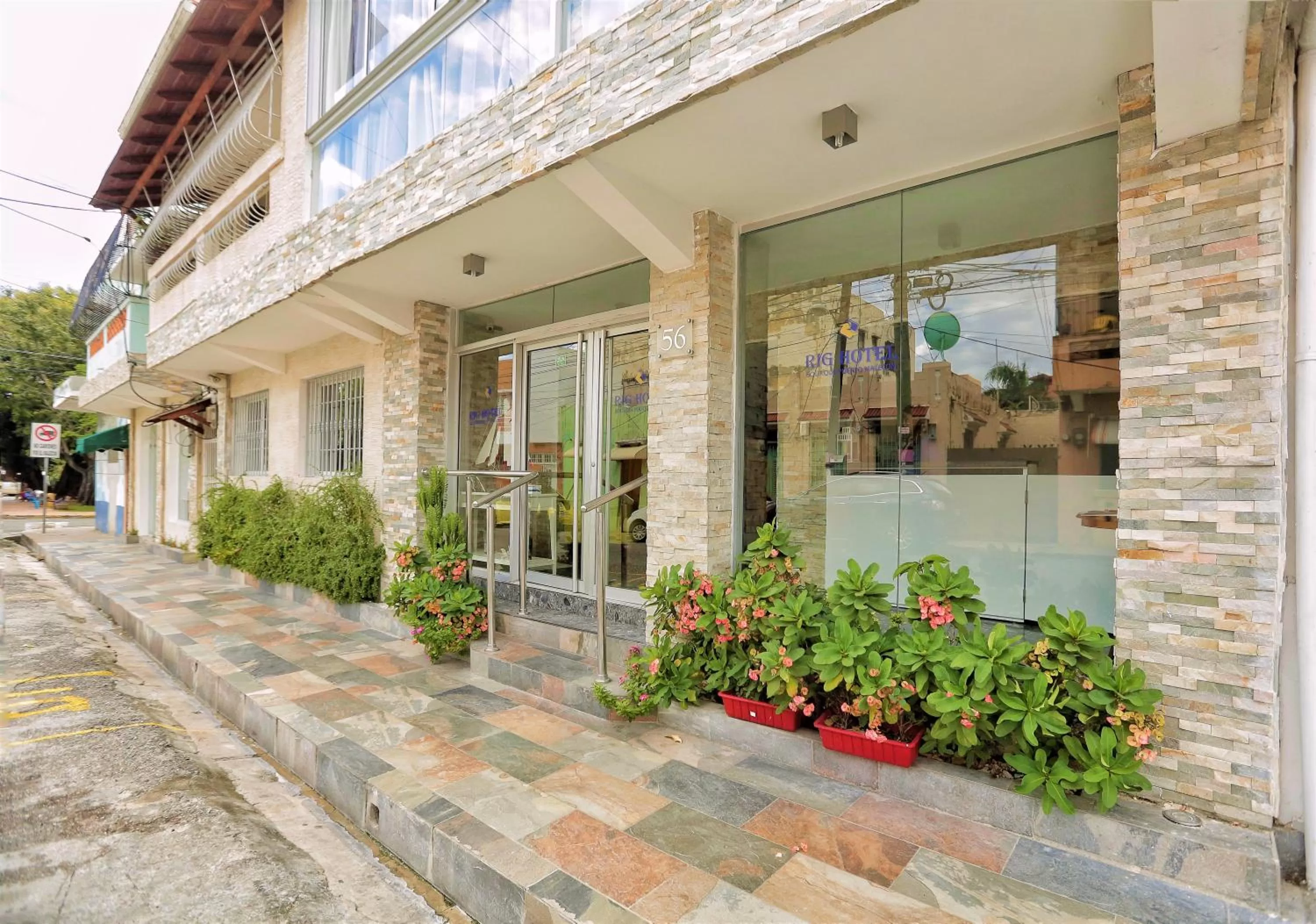 Facade/entrance in RIG Puerto Malecón