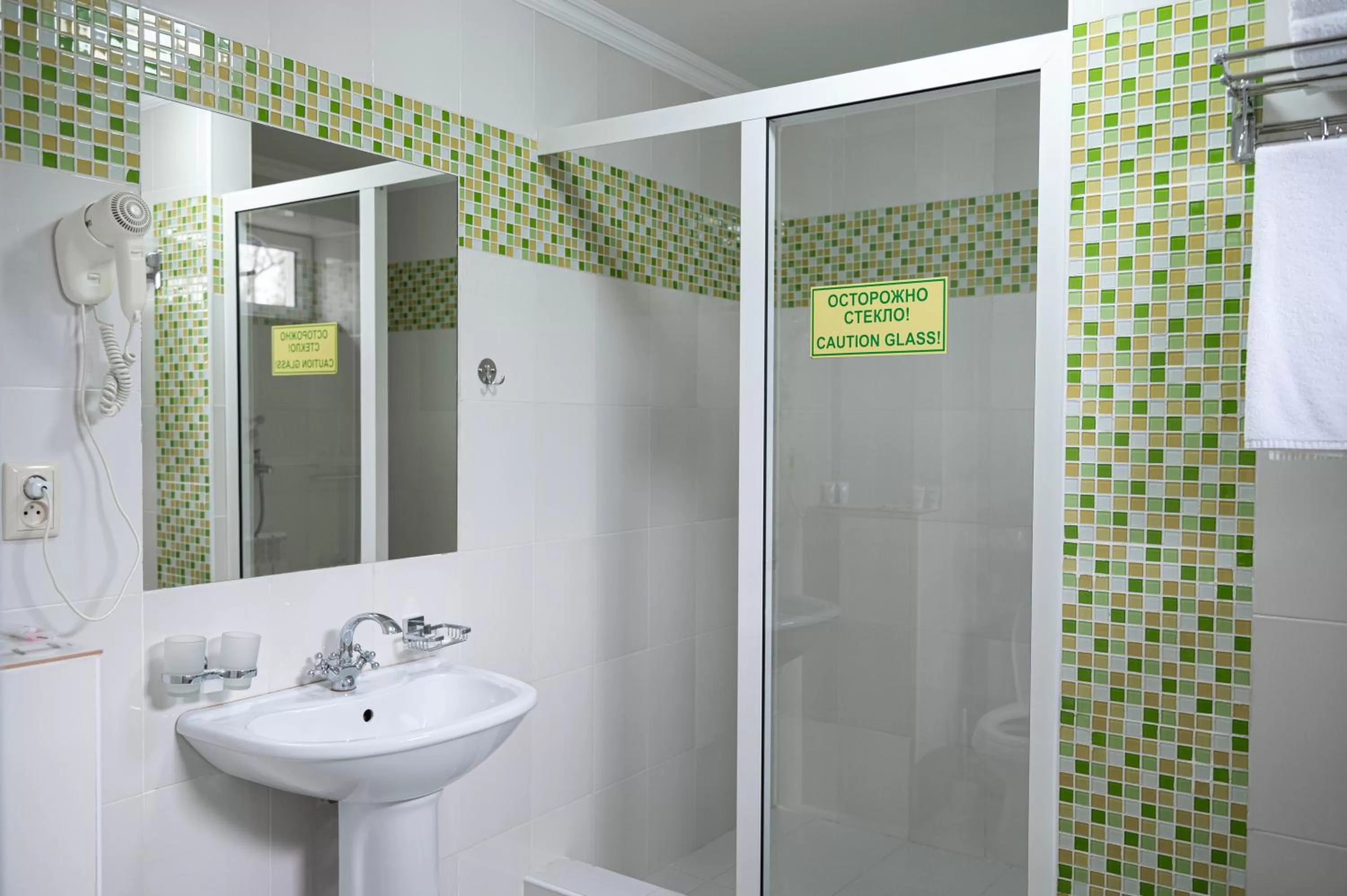 Shower in UYUTNYY DOM