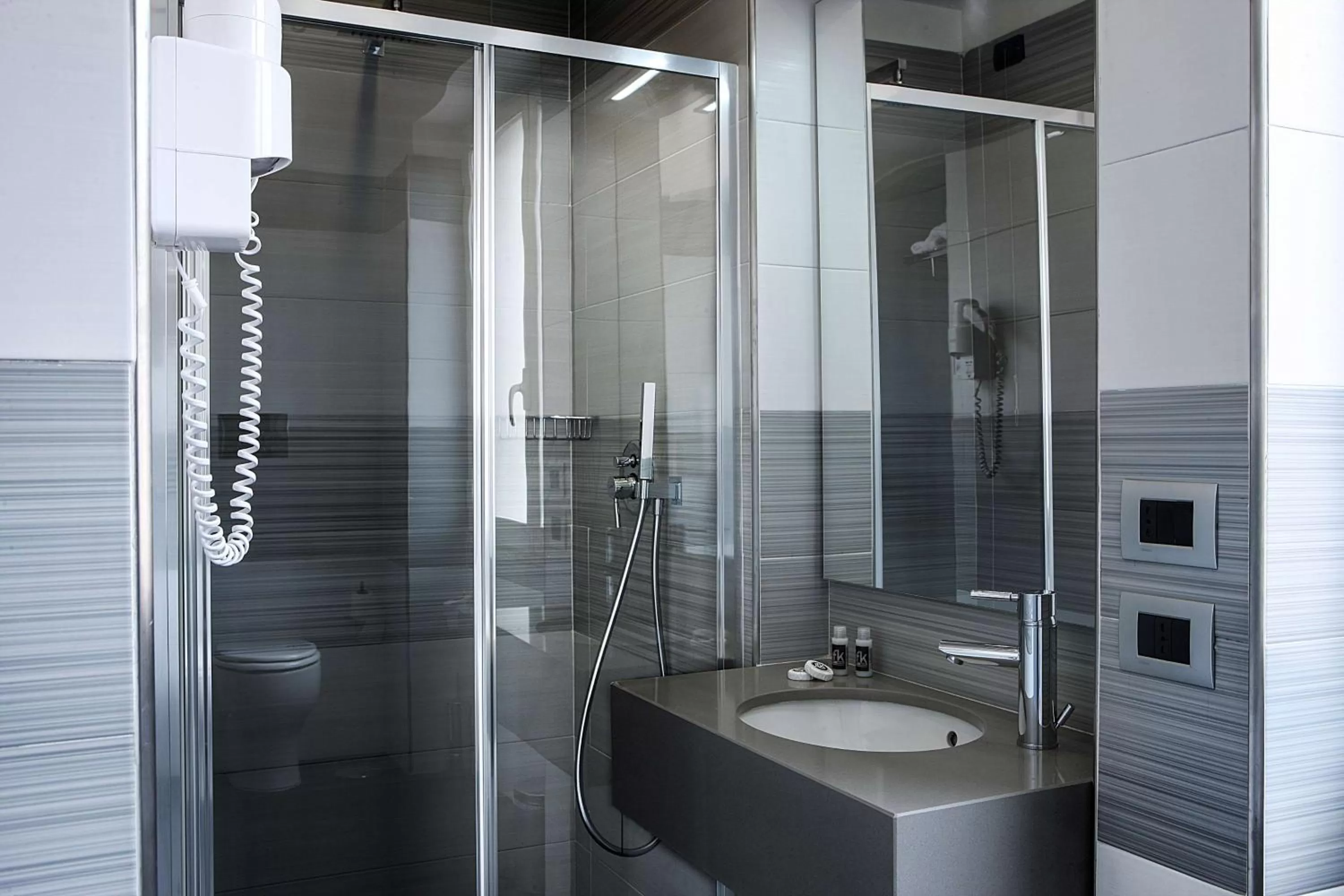 Bathroom in Best Western JFK Hotel