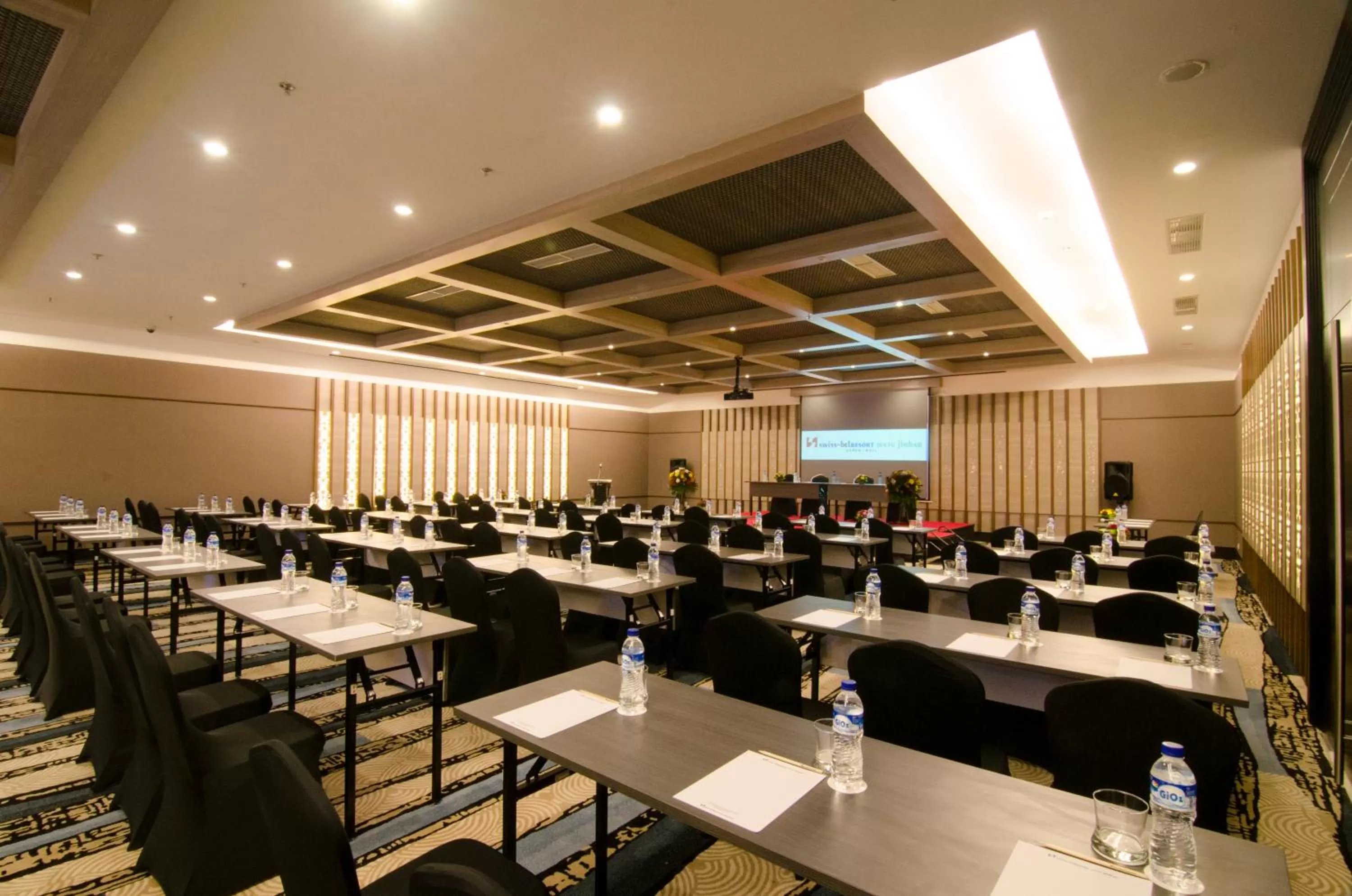 Business facilities in Swiss-Belresort Watu Jimbar