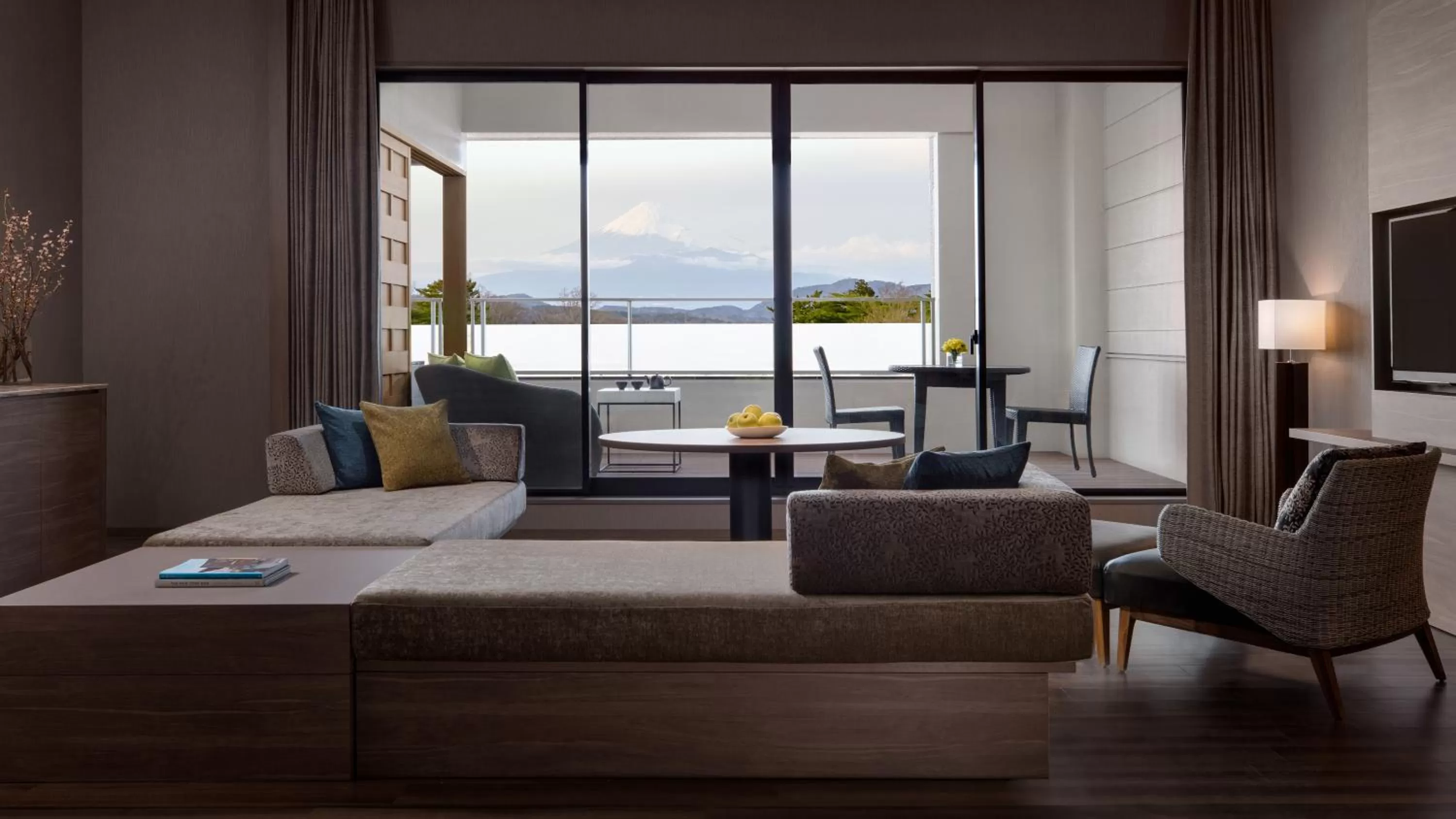 Seating area in Izu Marriott Hotel Shuzenji