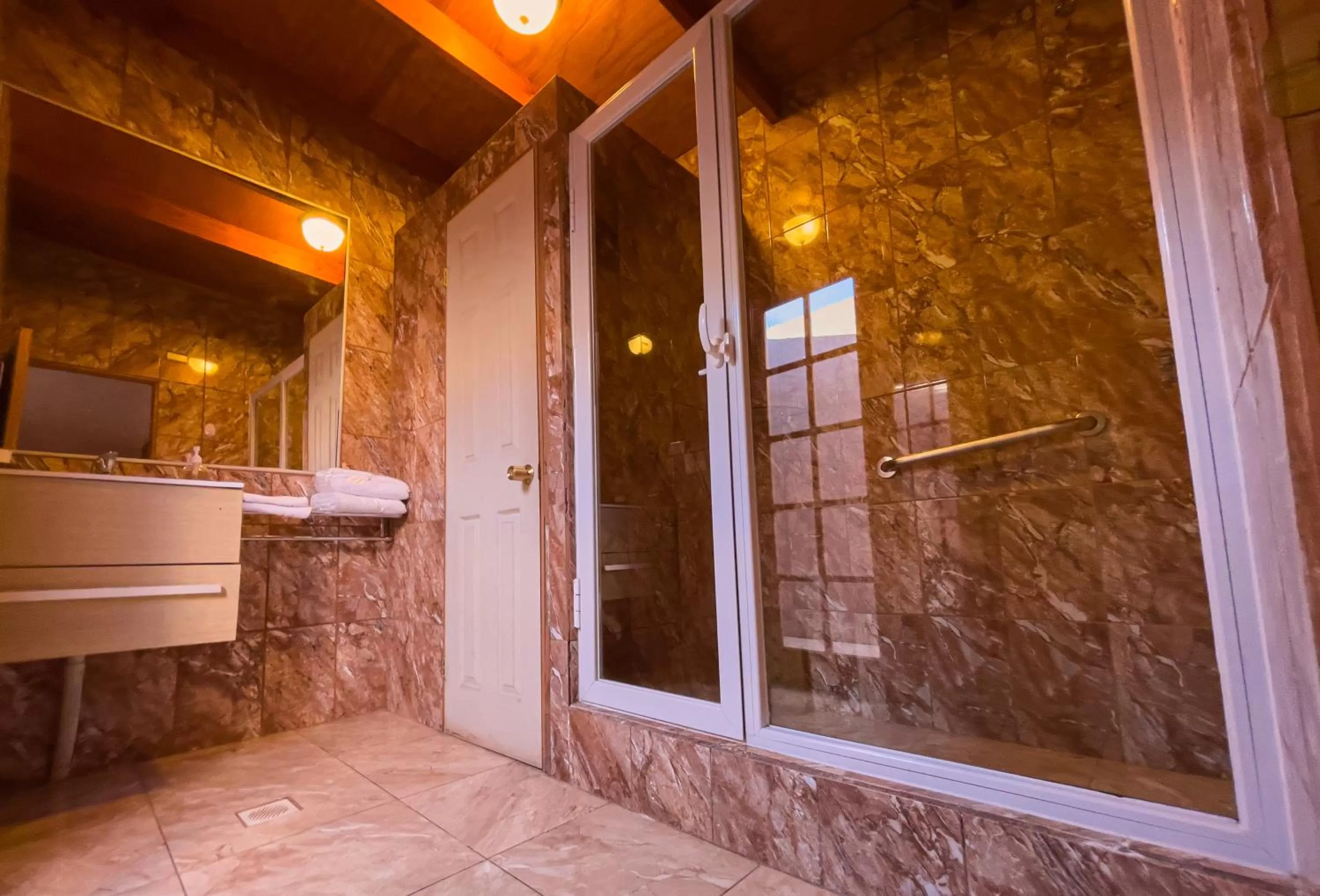 Bathroom in Ittai Hotel