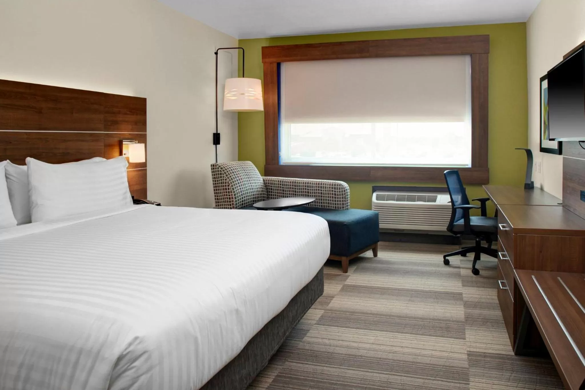 Photo of the whole room, Bed in Holiday Inn Express & Suites - Houston NW - Cypress Grand Pky by IHG
