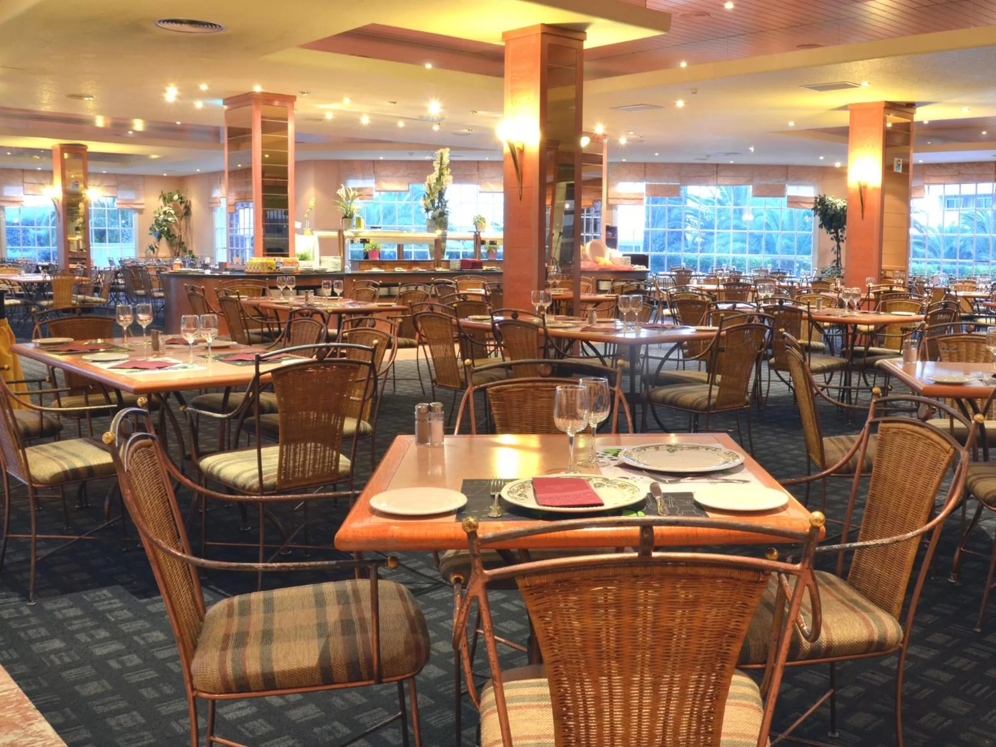 Restaurant/places to eat in Beatriz Toledo Auditorium & Spa