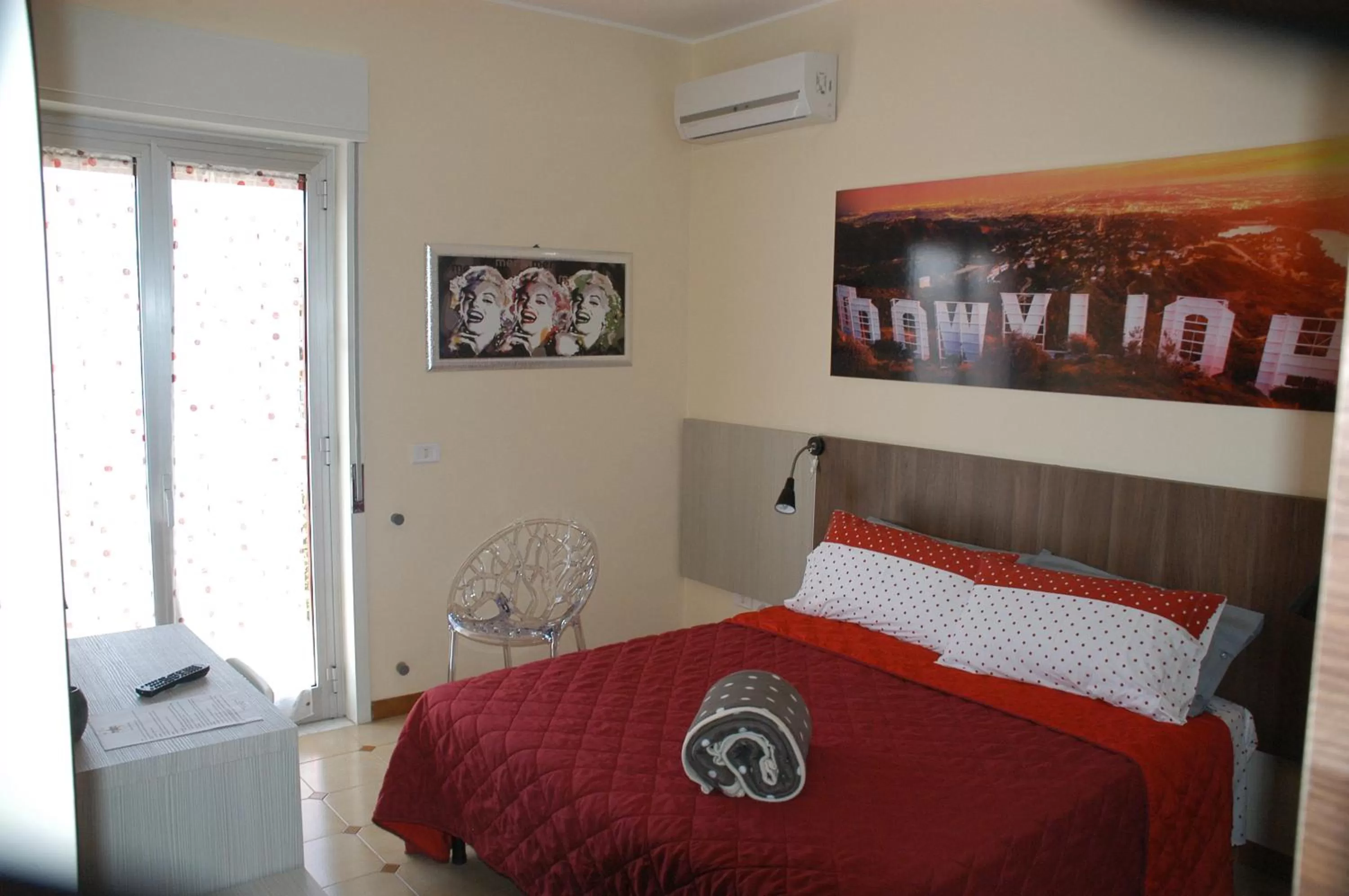 Bed in Bed & Breakfast Hollywood