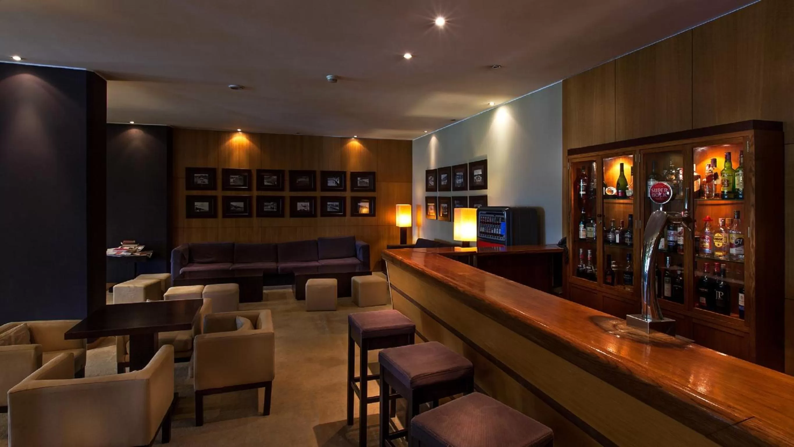 Lounge or bar in Carcavelos Beach Hotel