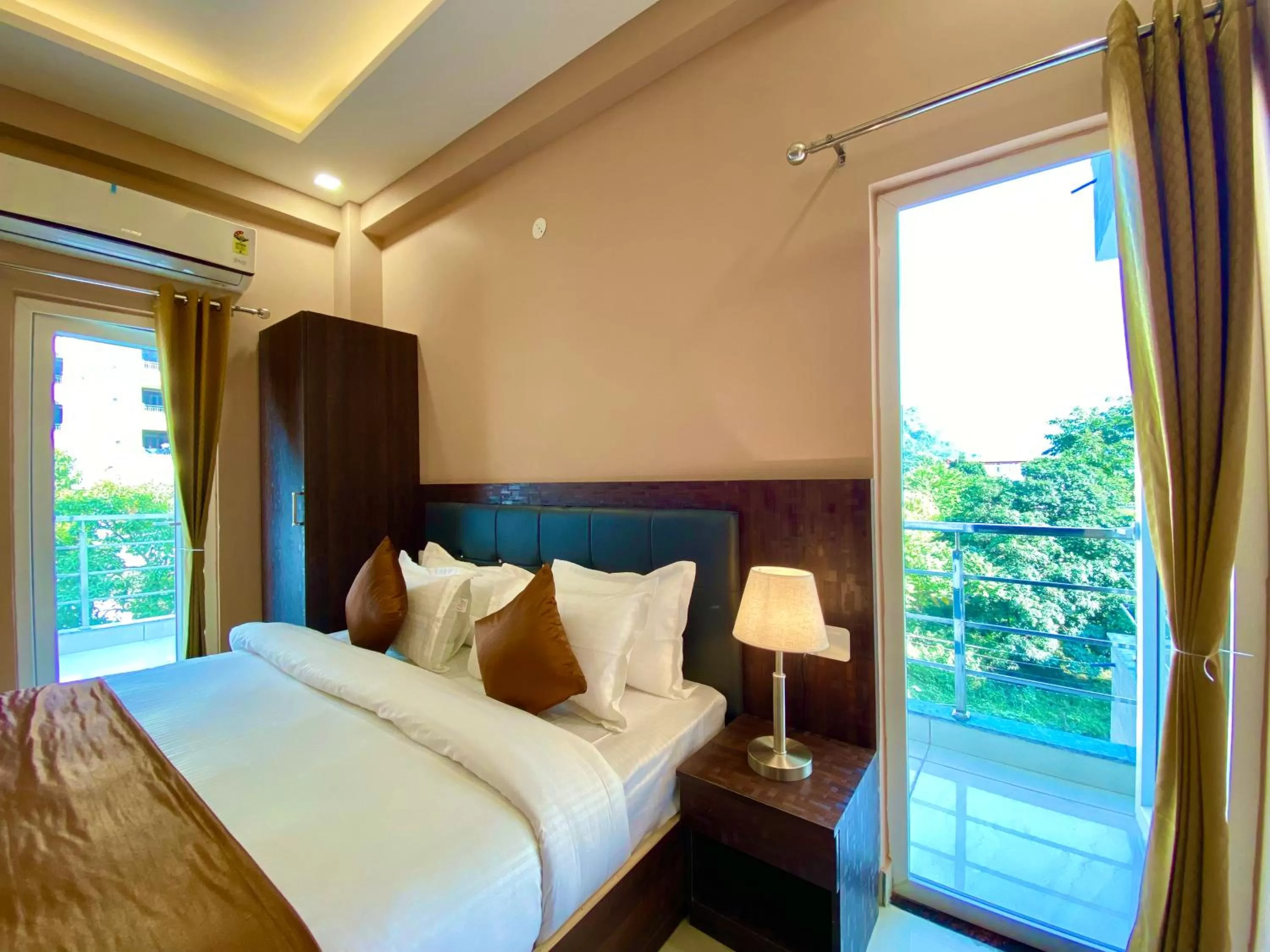 Bed in Hotel Shiv Inn Near Secret Waterfall