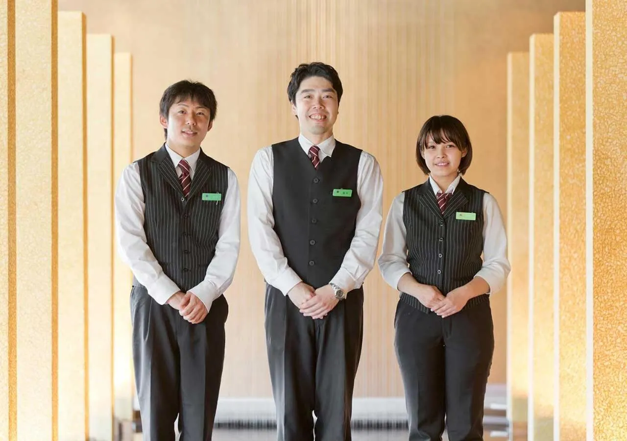 Staff in Aura Tachibana