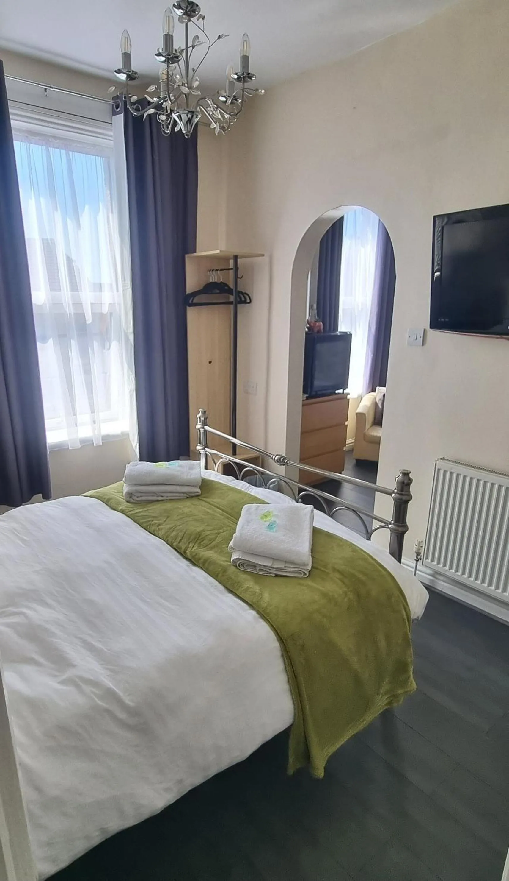 Bed in Habberly House Hotel