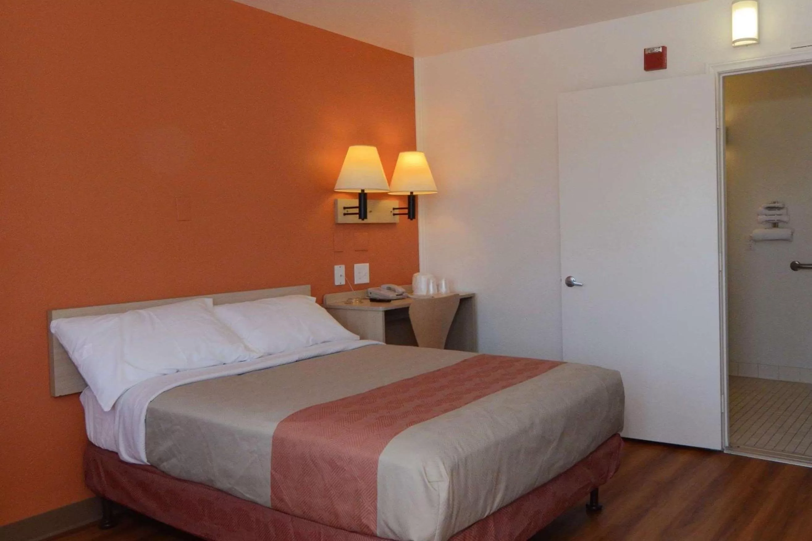 Bedroom, Bed in Motel 6-Indio, CA - Palm Springs