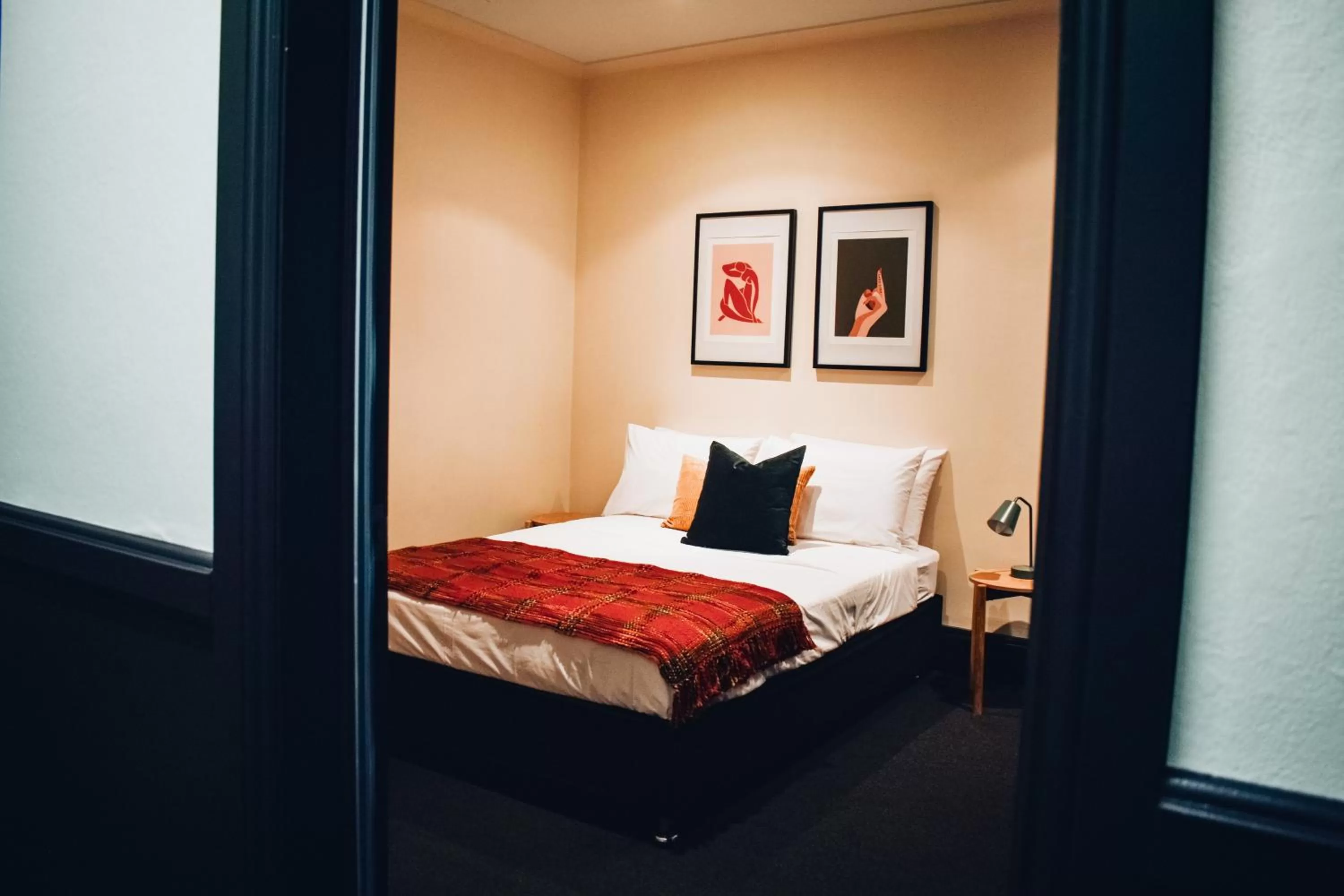 Bed in The Sherwood Hotel