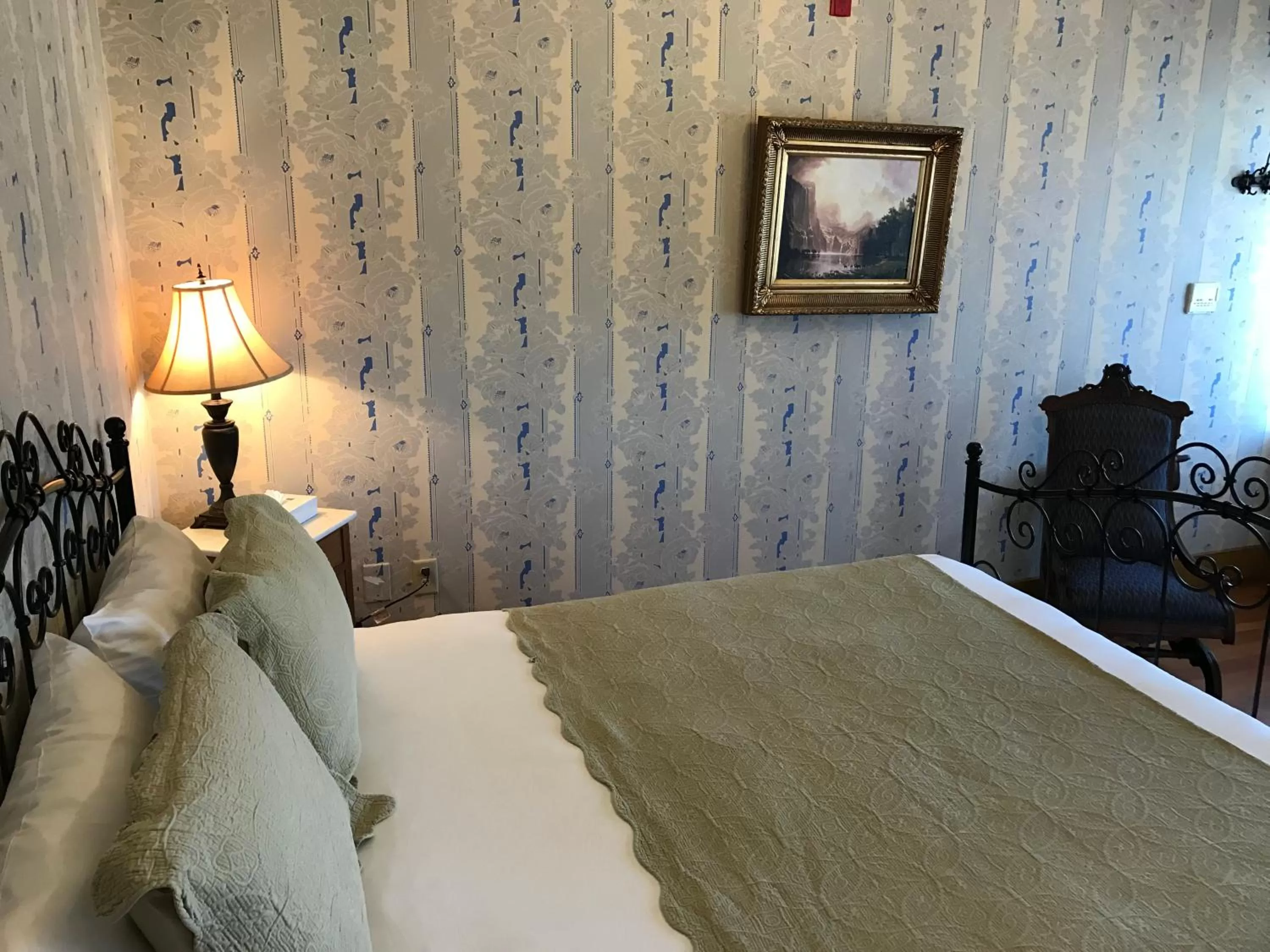 Bedroom in Cosmopolitan Hotel