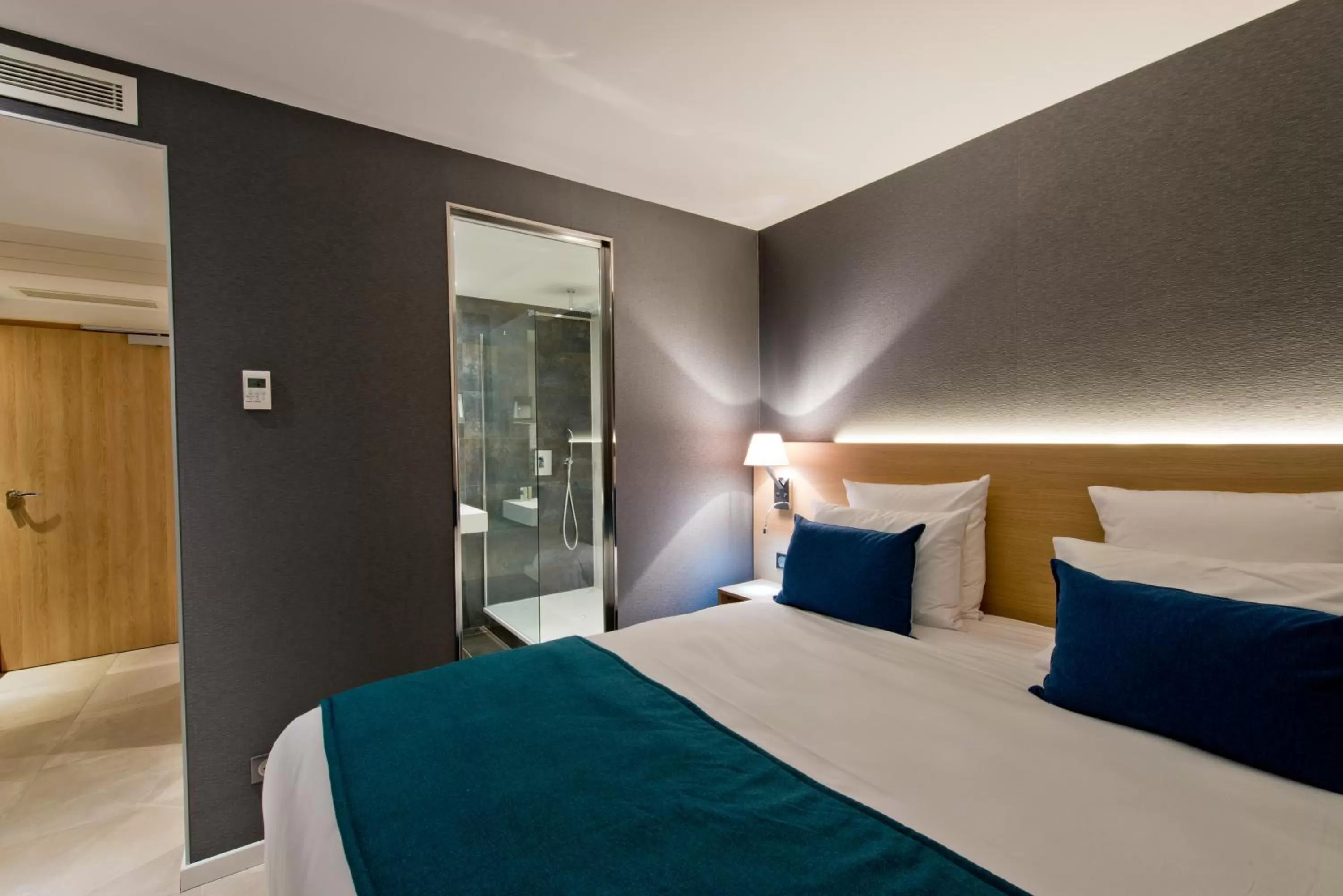 Standard Room with King Bed in Golden Tulip Sophia Antipolis - Hotel & Spa