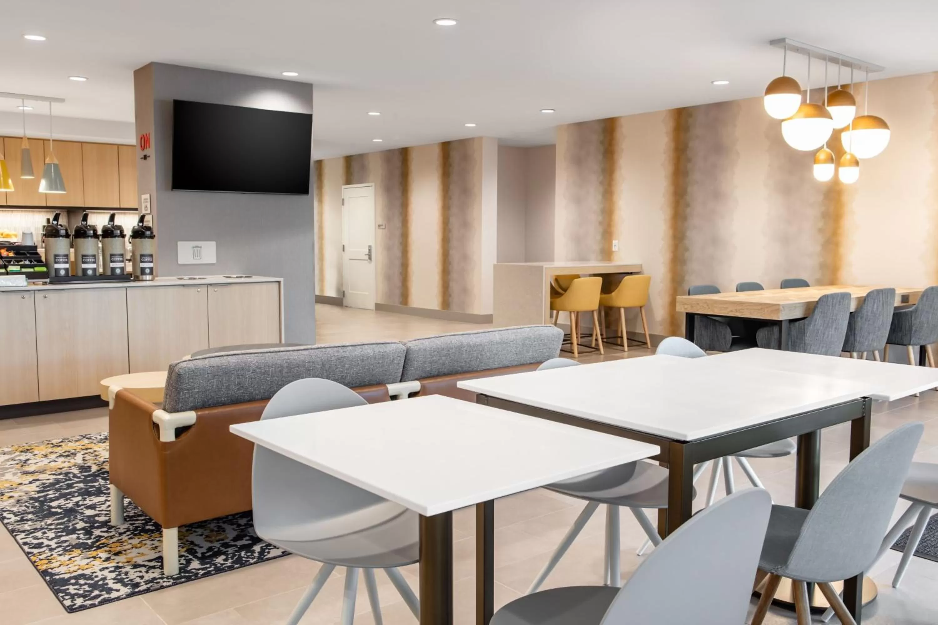 Breakfast in TownePlace Suites by Marriott Madison West, Middleton