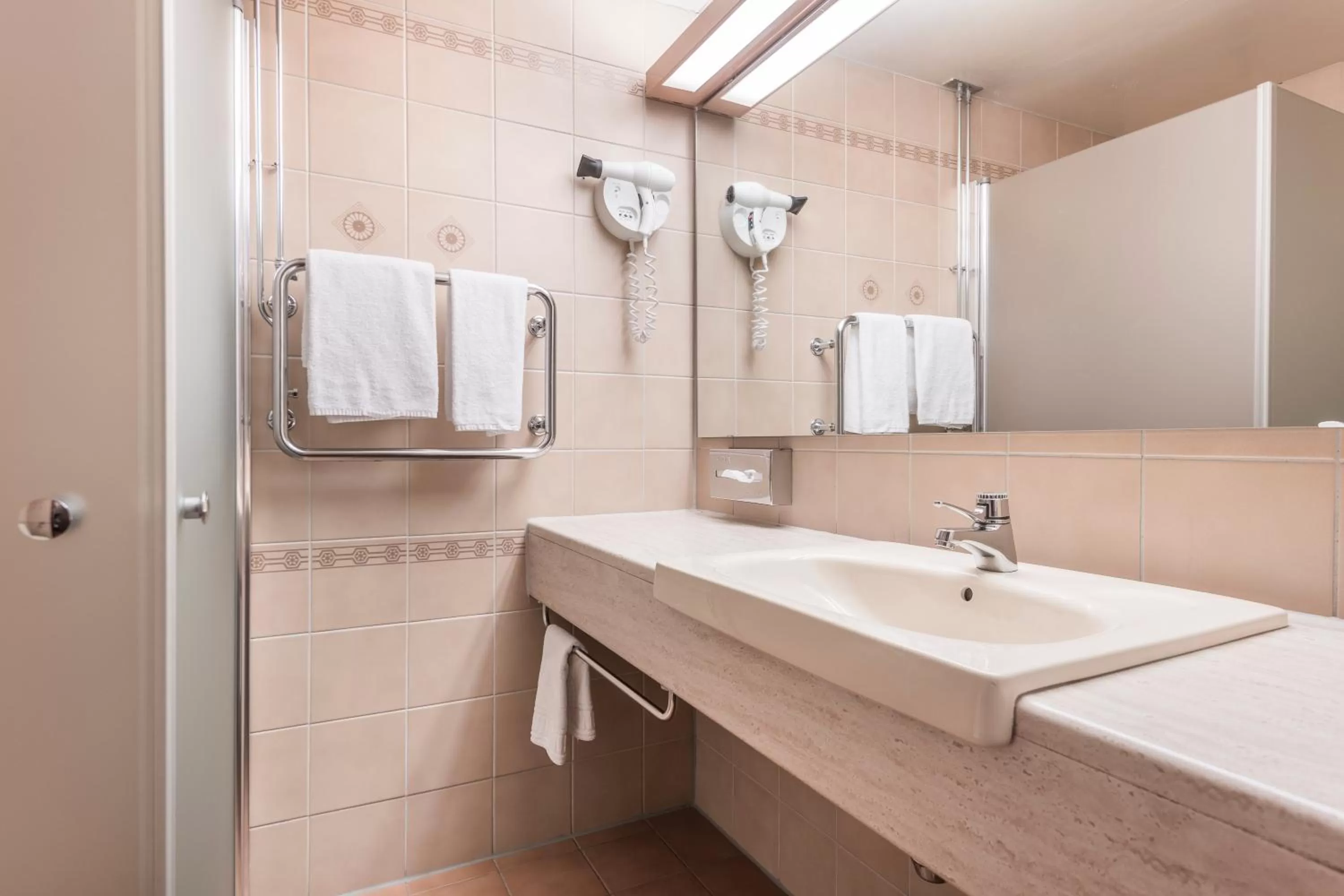 Bathroom in Quality Hotel Royal Corner