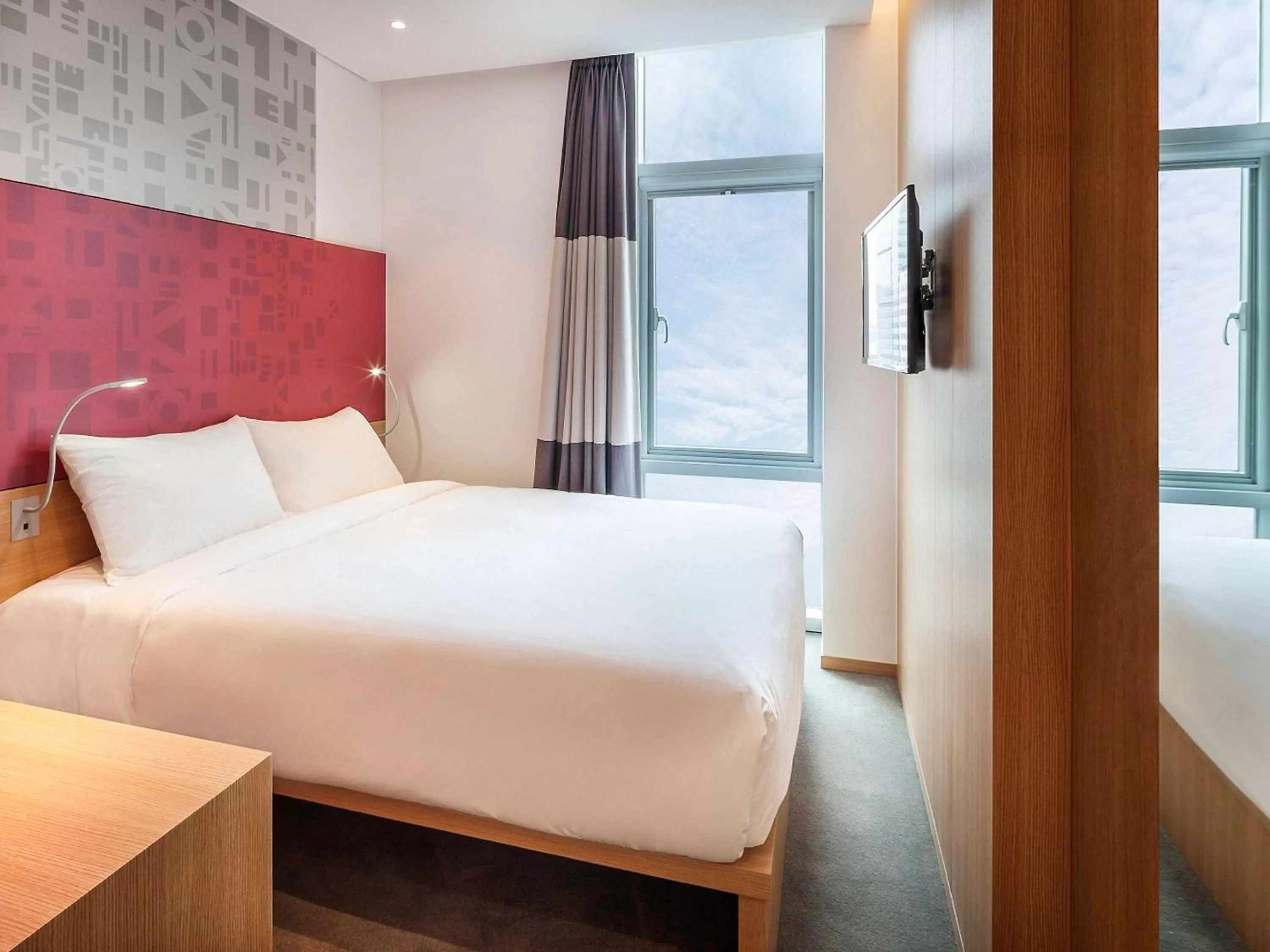 Photo of the whole room, Bed in Travelodge Dongdaemun Seoul