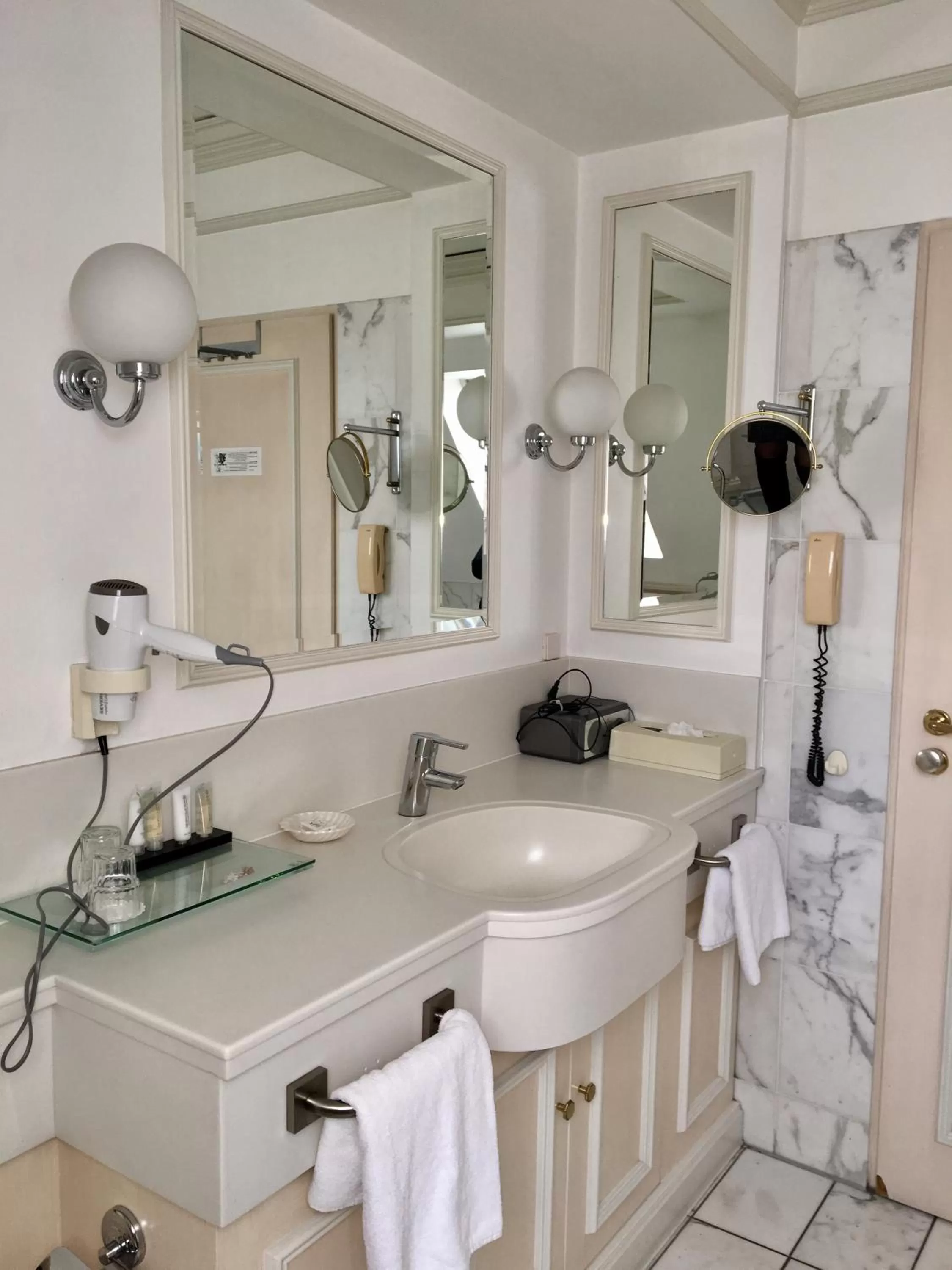 Bathroom in Hotel Lippischer Hof