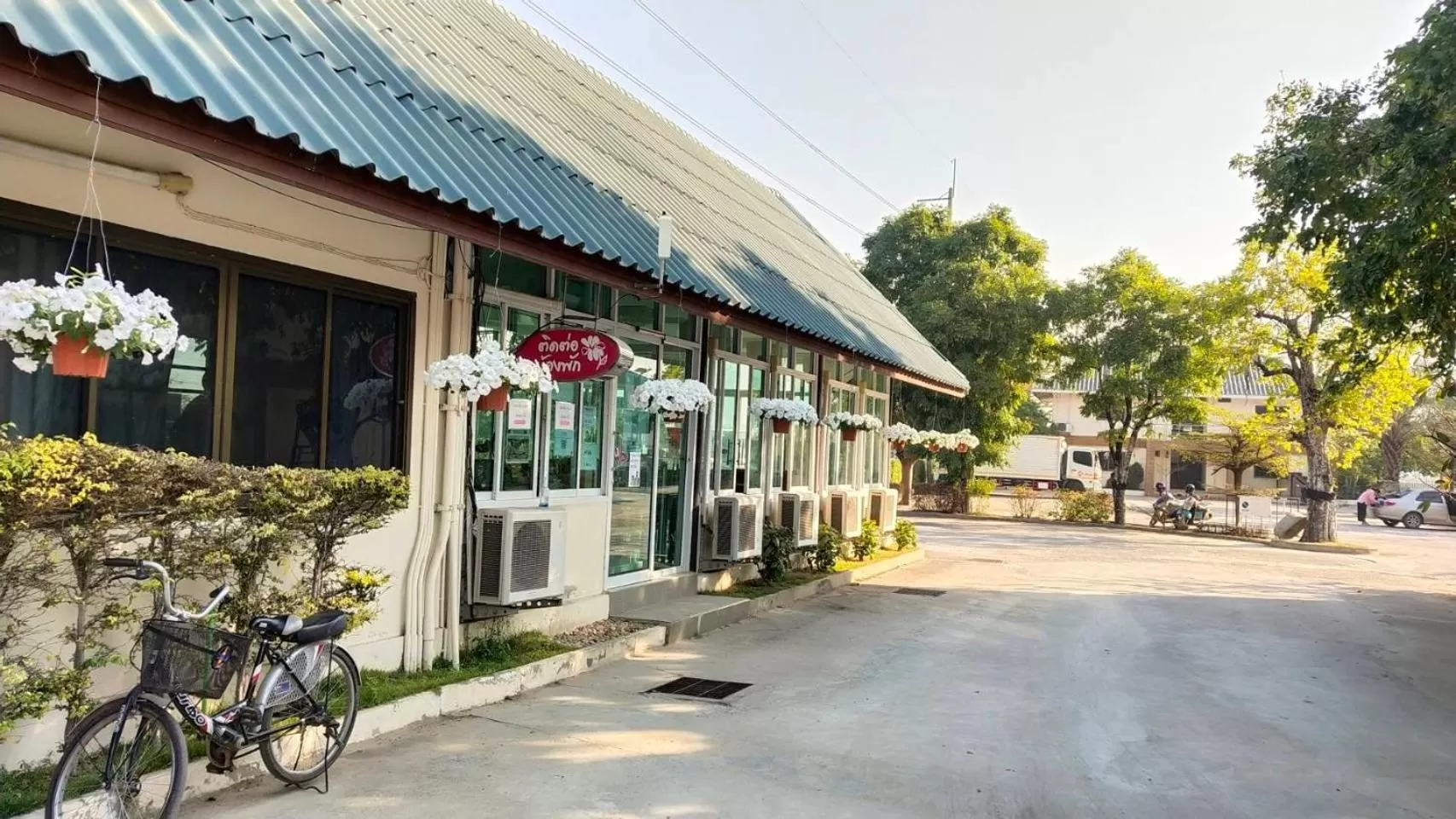 Facade/entrance in โรงแรมฟ้าพราวฝน Fah Proud Fon Hotel