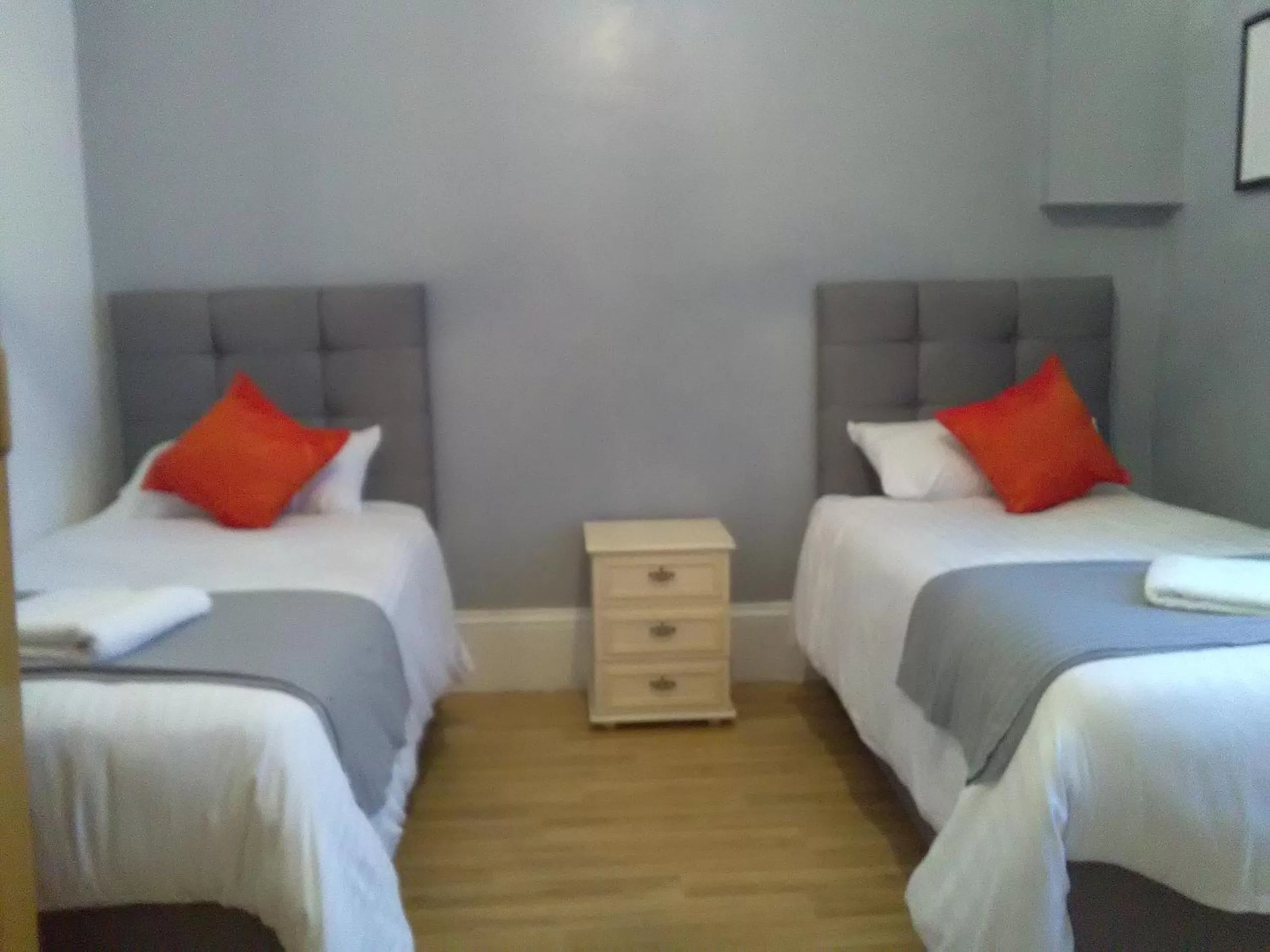 Standard Twin Room with Shared Bathroom in Clifton Hotel Newcastle