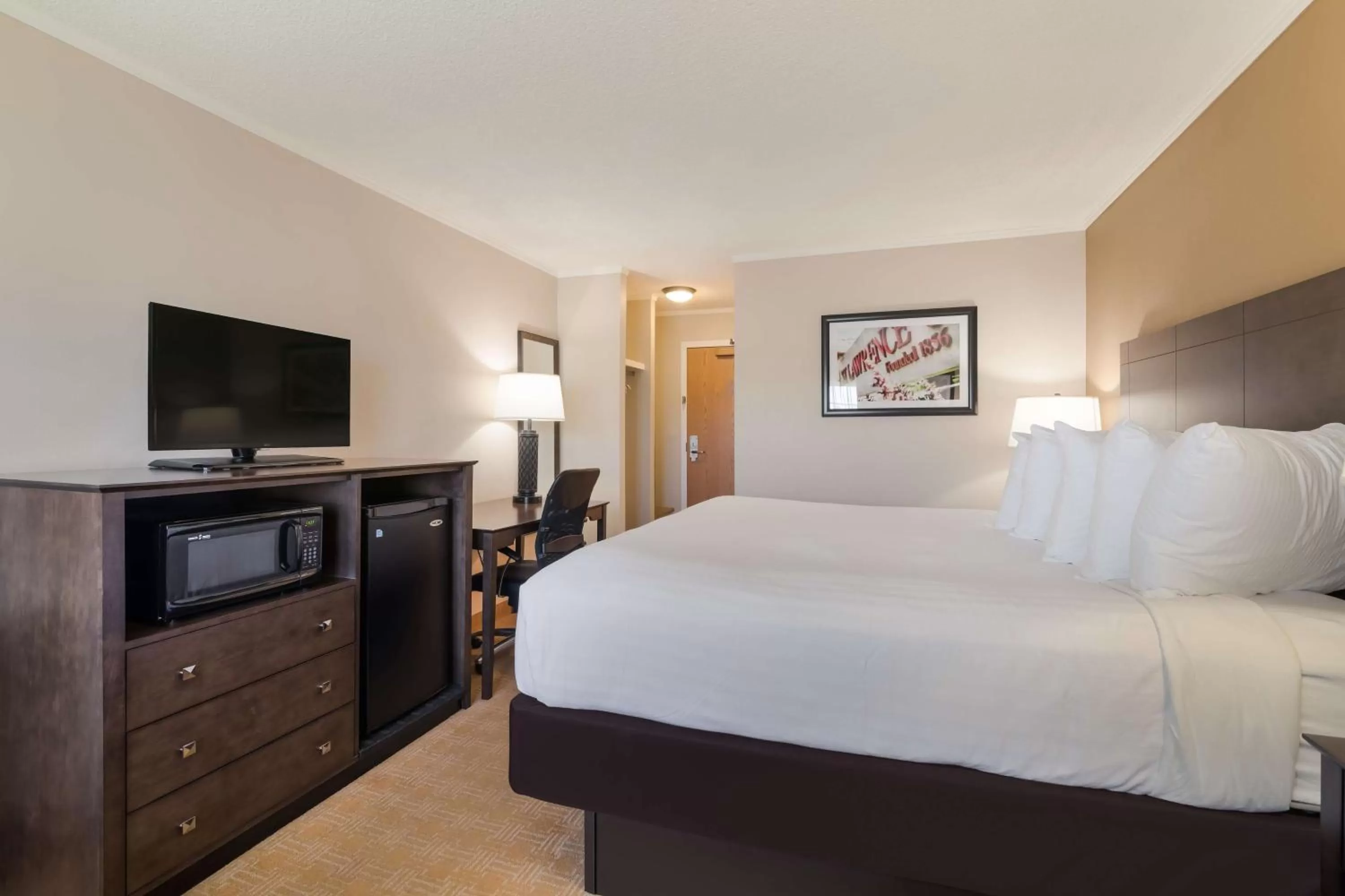 Bedroom, Bed in Best Western University Inn