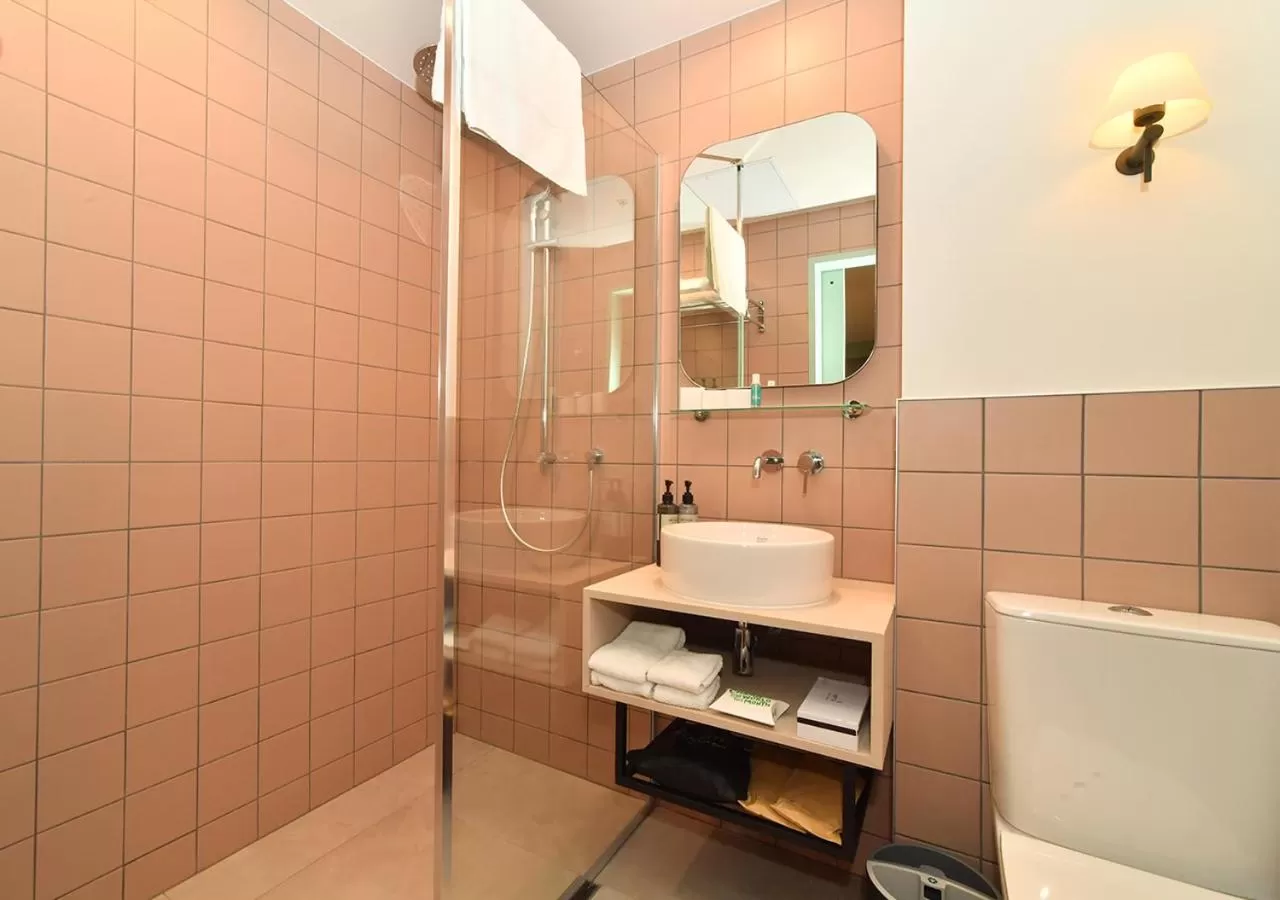 Bathroom in Sudima Auckland City